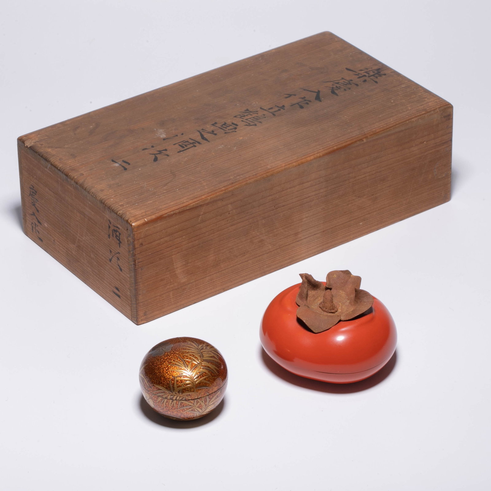 2 points for gold maki-e incense box and vermillion lacquer incense box: 2 points for gold maki-e incense box and vermillion lacquer incense box