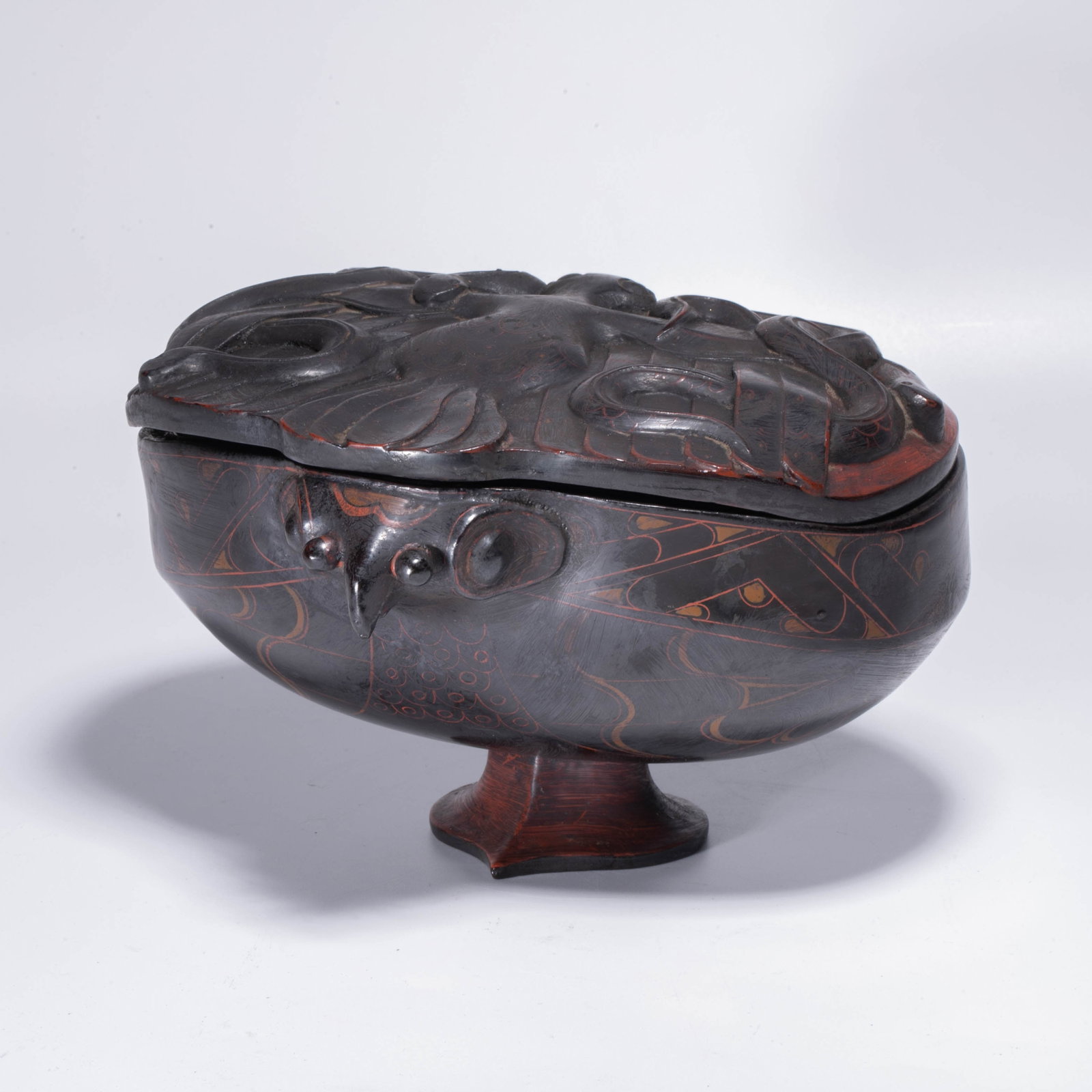 Han Dynasty lacquer bird-shaped cup: Han Dynasty lacquer bird-shaped cup