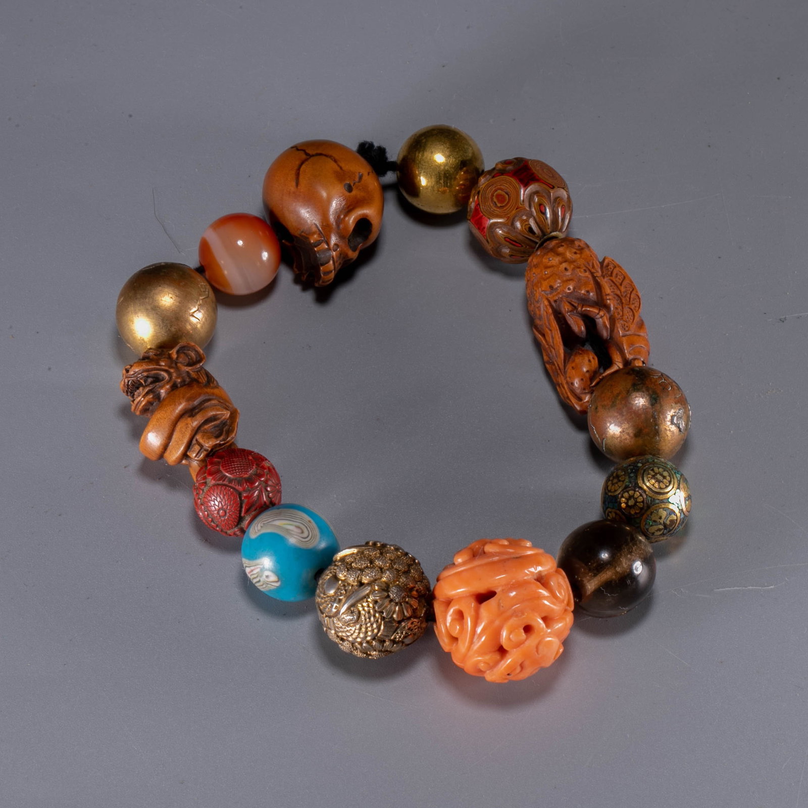 Fine workmanship and multi-treasure bracelets: Fine workmanship and multi-treasure bracelets