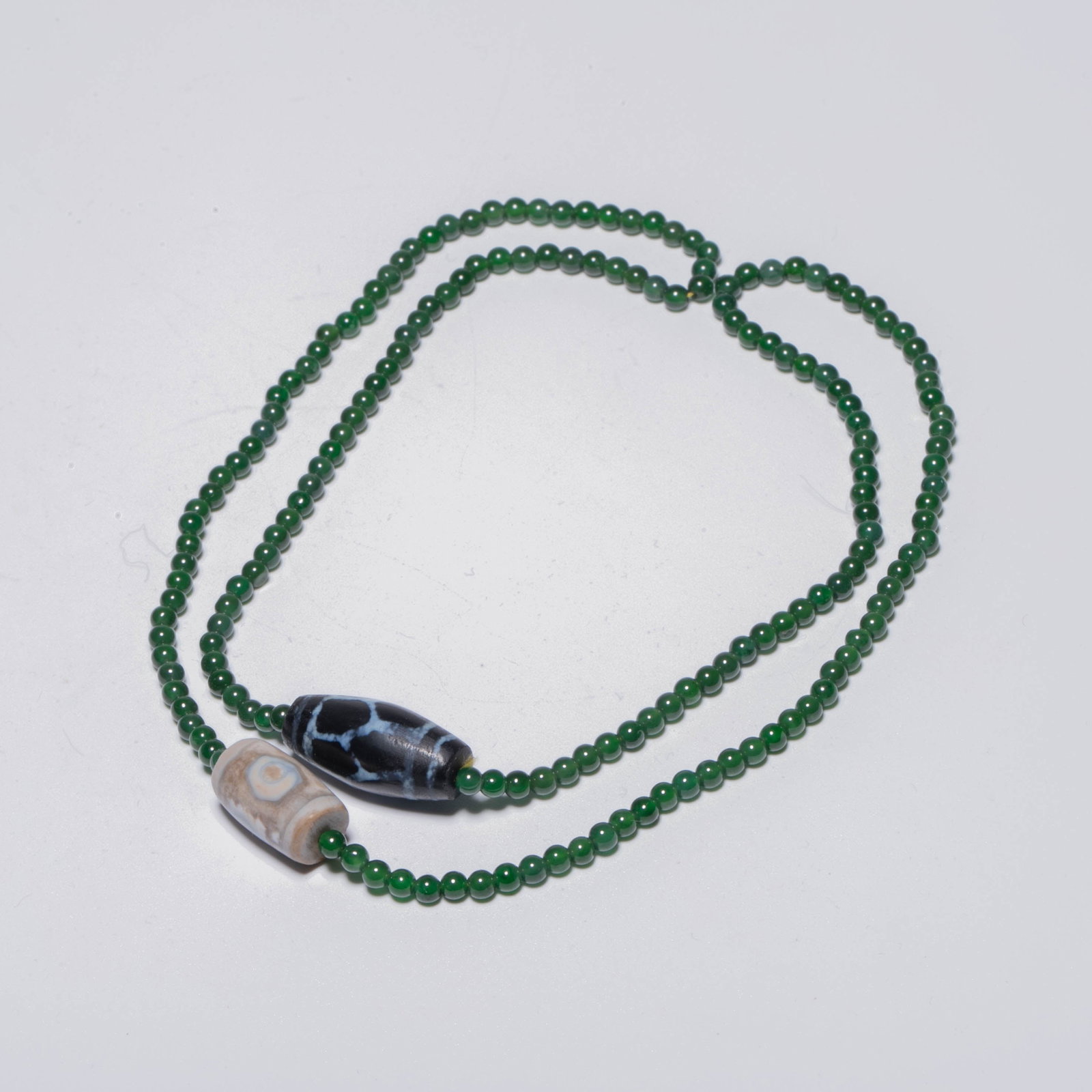 Dzi bead necklace: Dzi bead necklace
