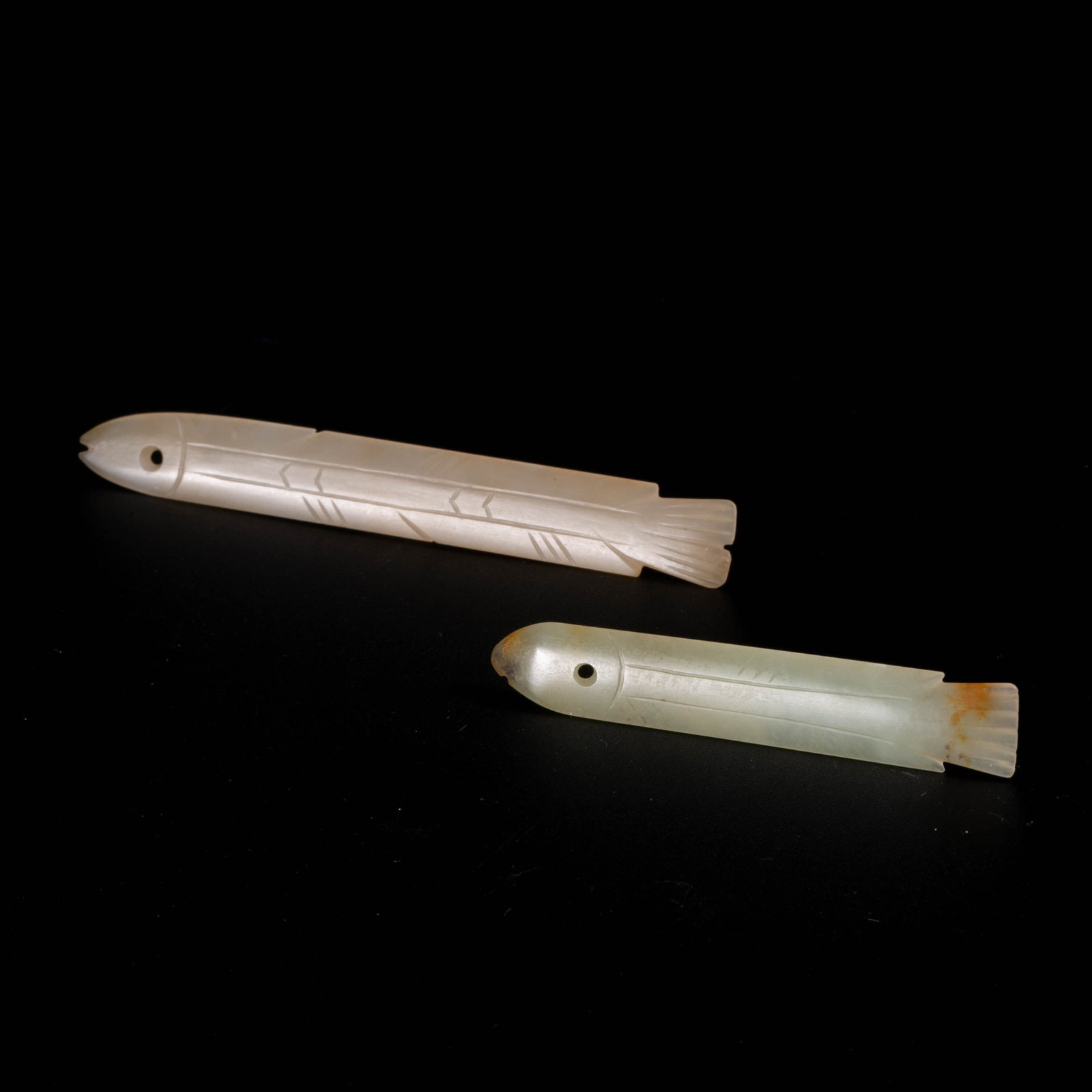 A pair of white jade fish from the Western Zhou Dynasty: A pair of white jade fish from the Western Zhou Dynasty