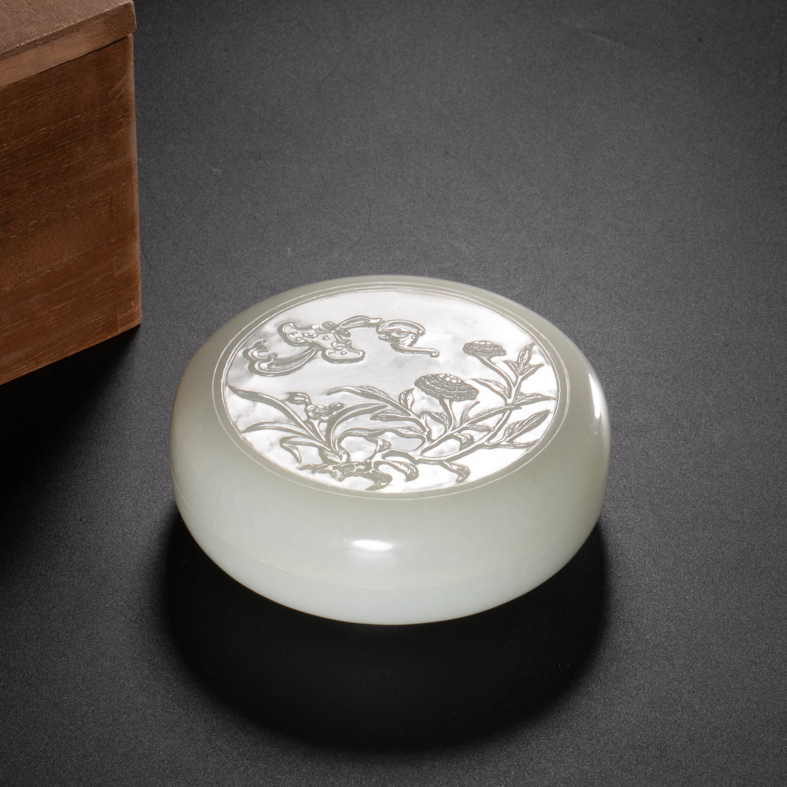 Qing Qianlong Period, Hotan White Jade Carved Fortune and Longevity Double Cover Box: This is a Hetian white jade carved blessing and longevity double full-cover box from the Qianlong period of the Qing Dynasty. It is an exquisite piece of jade carving craftsmanship in the mid-Qing
