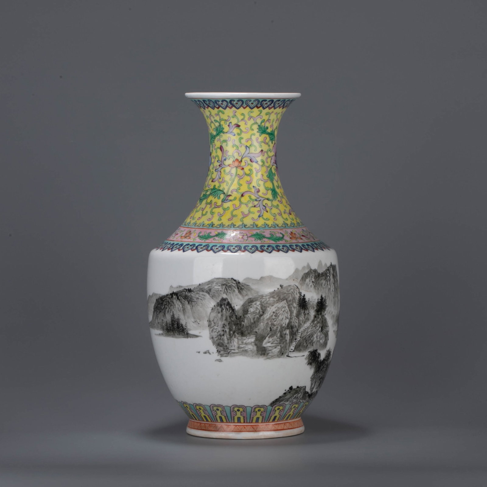 Pastel and ink colored bottles made in Jingdezhen in the 1970s: Pastel and ink colored bottles made in Jingdezhen in the 1970s