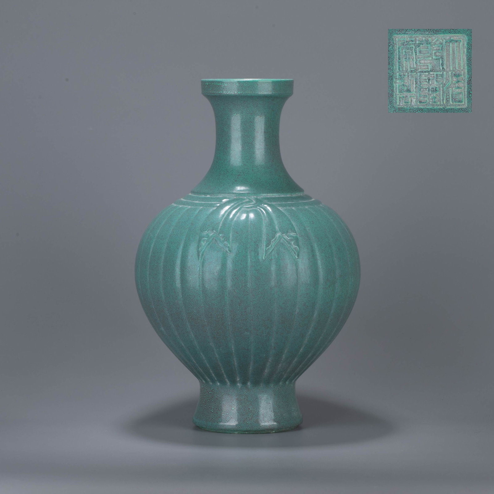 Qing Dynasty Lujun glaze melon-ribbed body pot: Qing Dynasty Lujun glaze melon-ribbed body pot