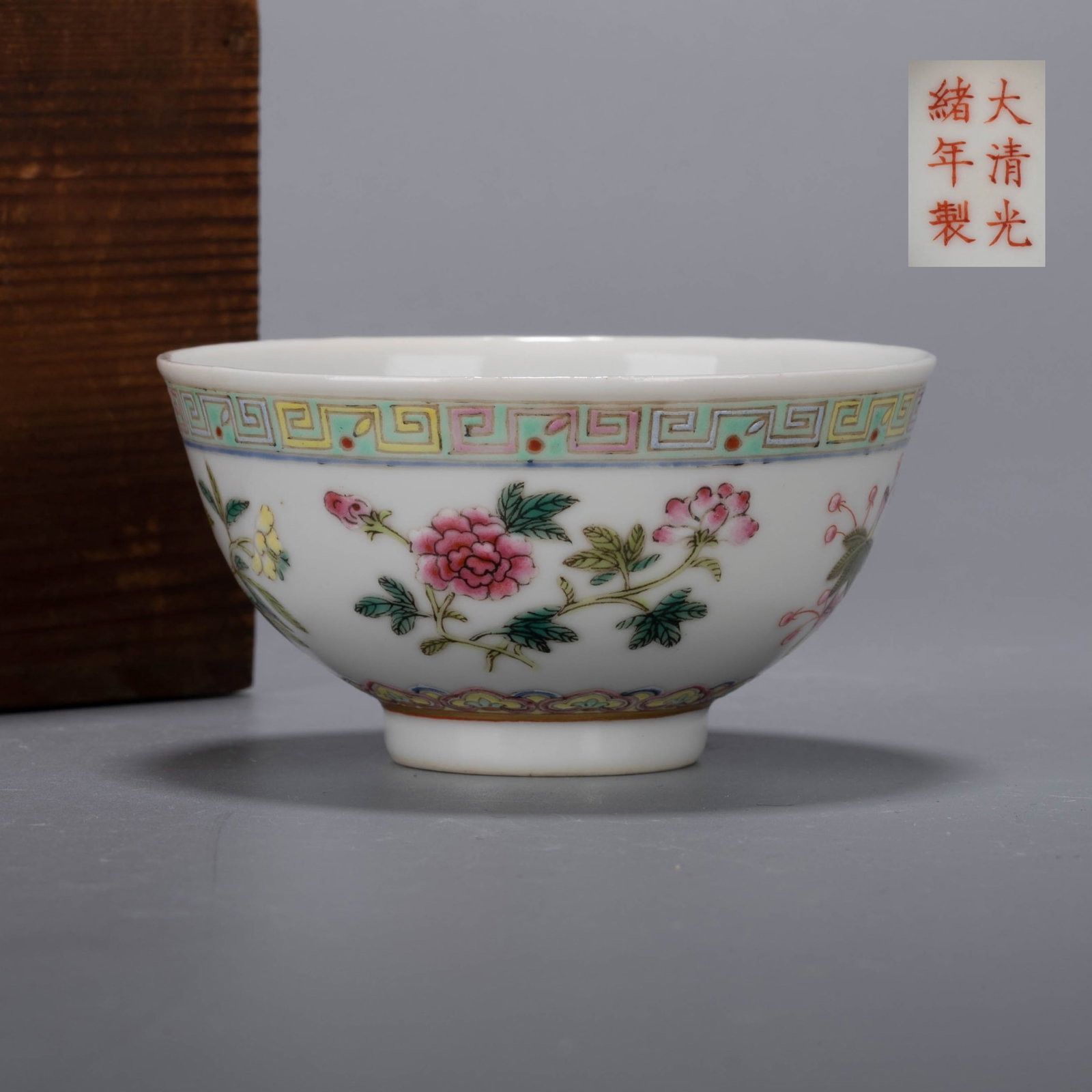 Qing Dynasty Guangxu Four Seasons Flower Plate: Qing Dynasty Guangxu Four Seasons Flower Plate
