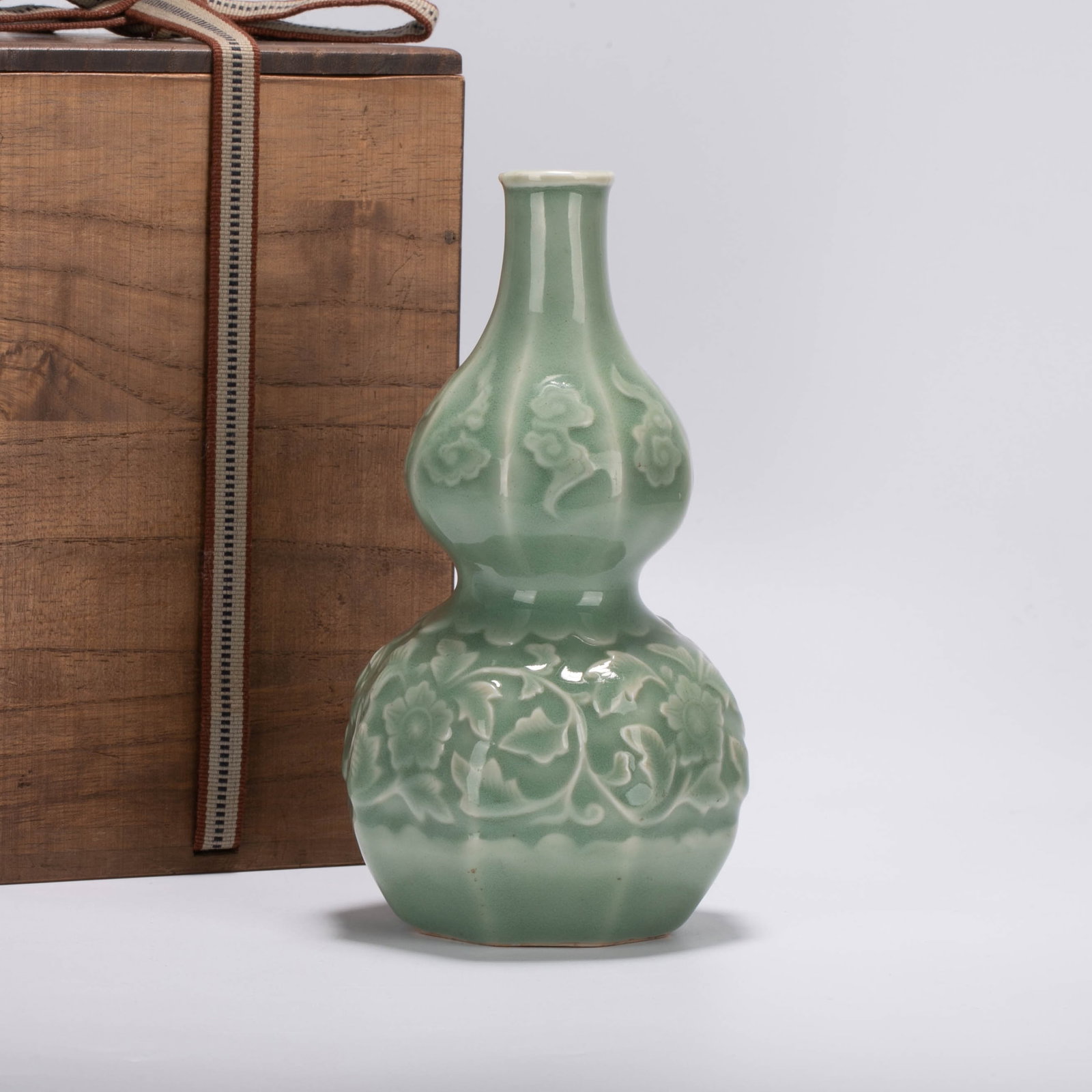 Ming Dynasty Longquan Kiln Bafang Gourd Vase: Ming Dynasty Longquan Kiln Bafang Gourd Vase