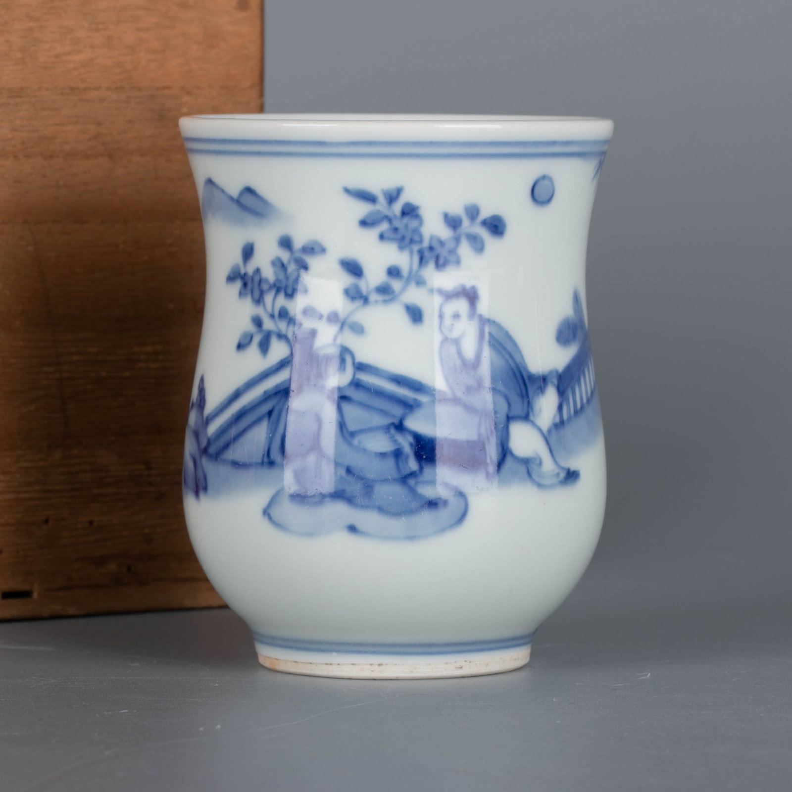 Qing Dynasty Blue and White Courtyard Gaoshi's Waist Cup: Qing Dynasty Blue and White Courtyard Gaoshi's Waist Cup