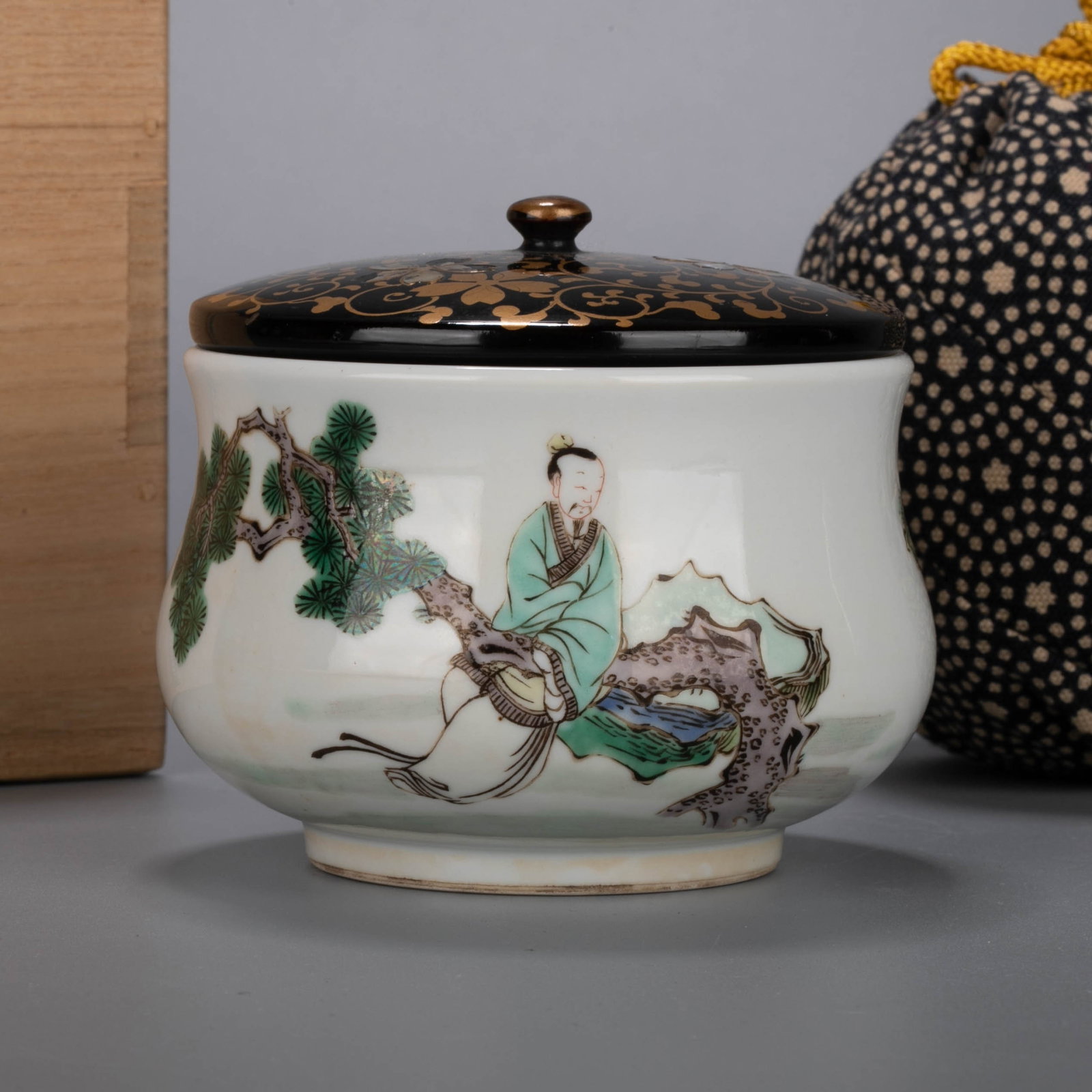 Kangxi Qing Dynasty famille rose incense burner with tall figures leaning on pines: Kangxi Qing Dynasty famille rose incense burner with tall figures leaning on pines