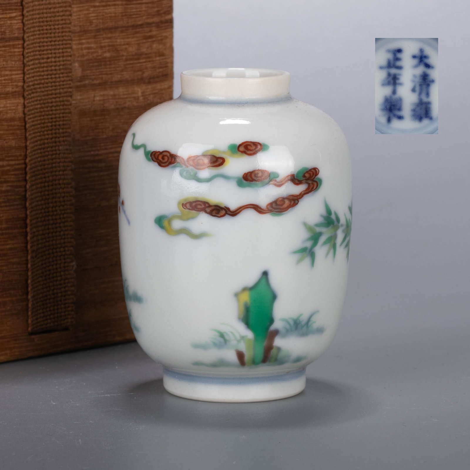 Qing Dynasty Doucai Xiangyun Cave Stone Pattern Lantern Vase (1 of 7)