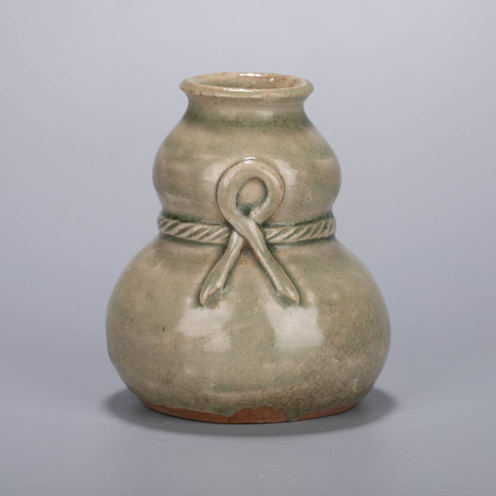 Western Jin Dynasty Yue kiln celadon gourd vase (1 of 7)