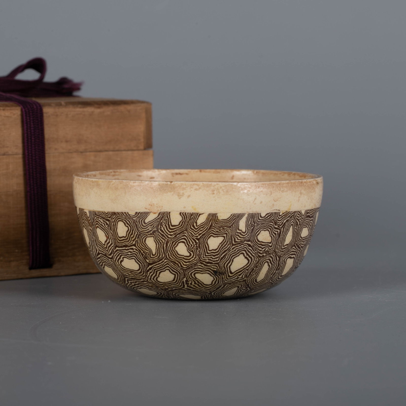 Tang Dynasty white glaze bowl: Tang Dynasty white glaze bowl