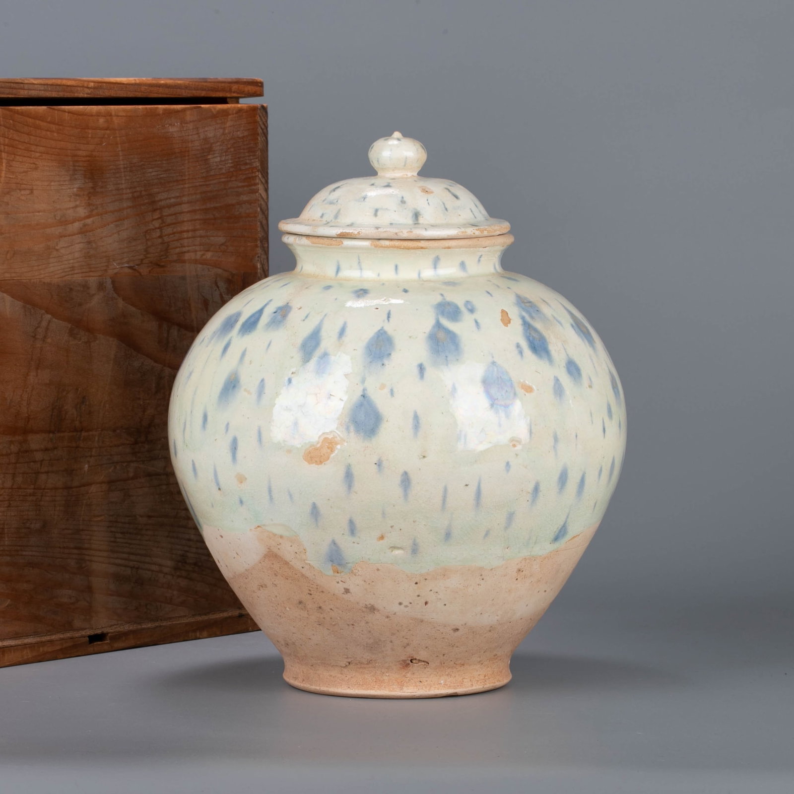 Tang Gongxian kiln sprinkled blue pot: Tang Gongxian kiln sprinkled blue pot