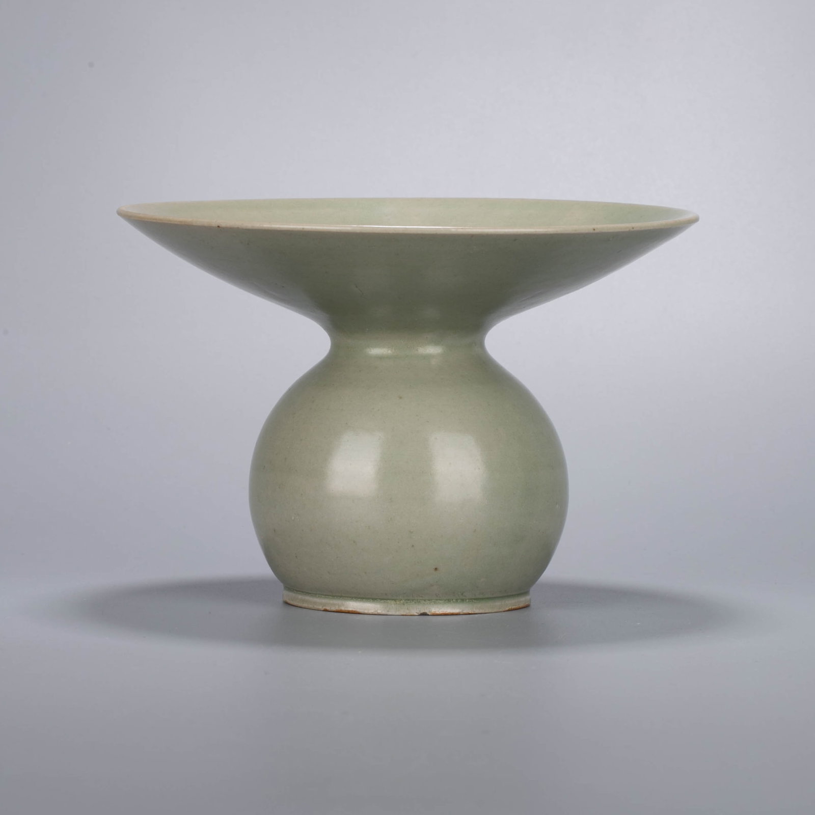Five Dynasties Secret Color Celadon Slag Bucket (1 of 6)