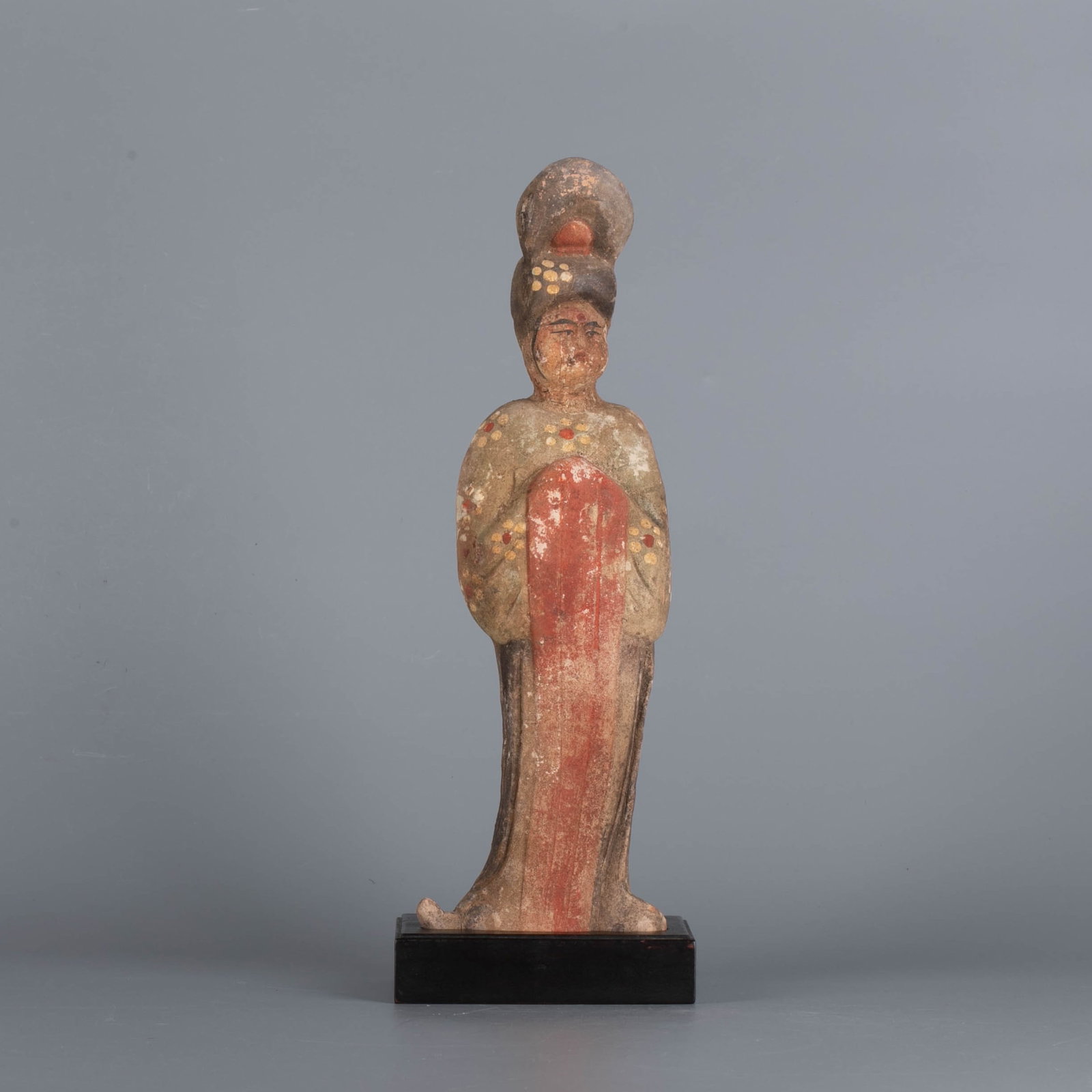Tang Dynasty Painted Women Figurine: Tang Dynasty Painted Women Figurine