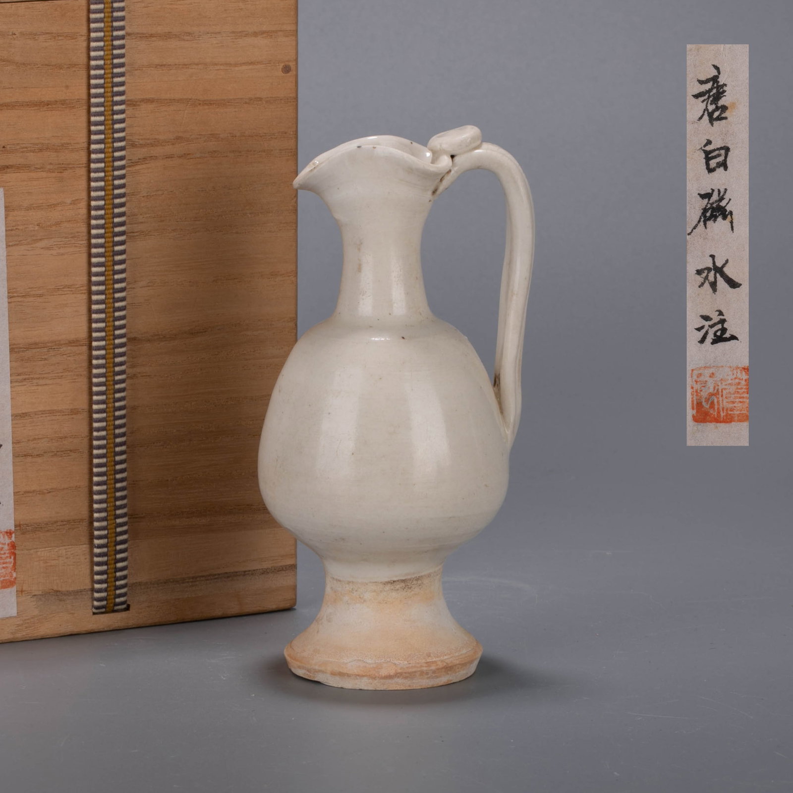 Tang white wares water injection: Tang white wares water injection