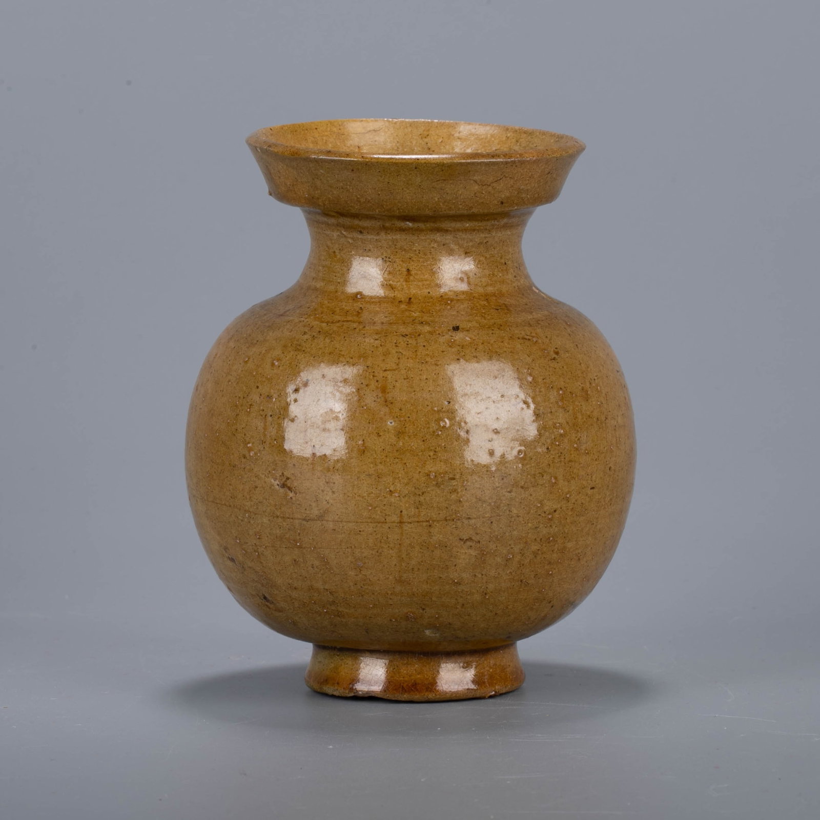 Northern Dynasties Xiangzhou kiln yellow glaze dish pot: Northern Dynasties Xiangzhou kiln yellow glaze dish pot