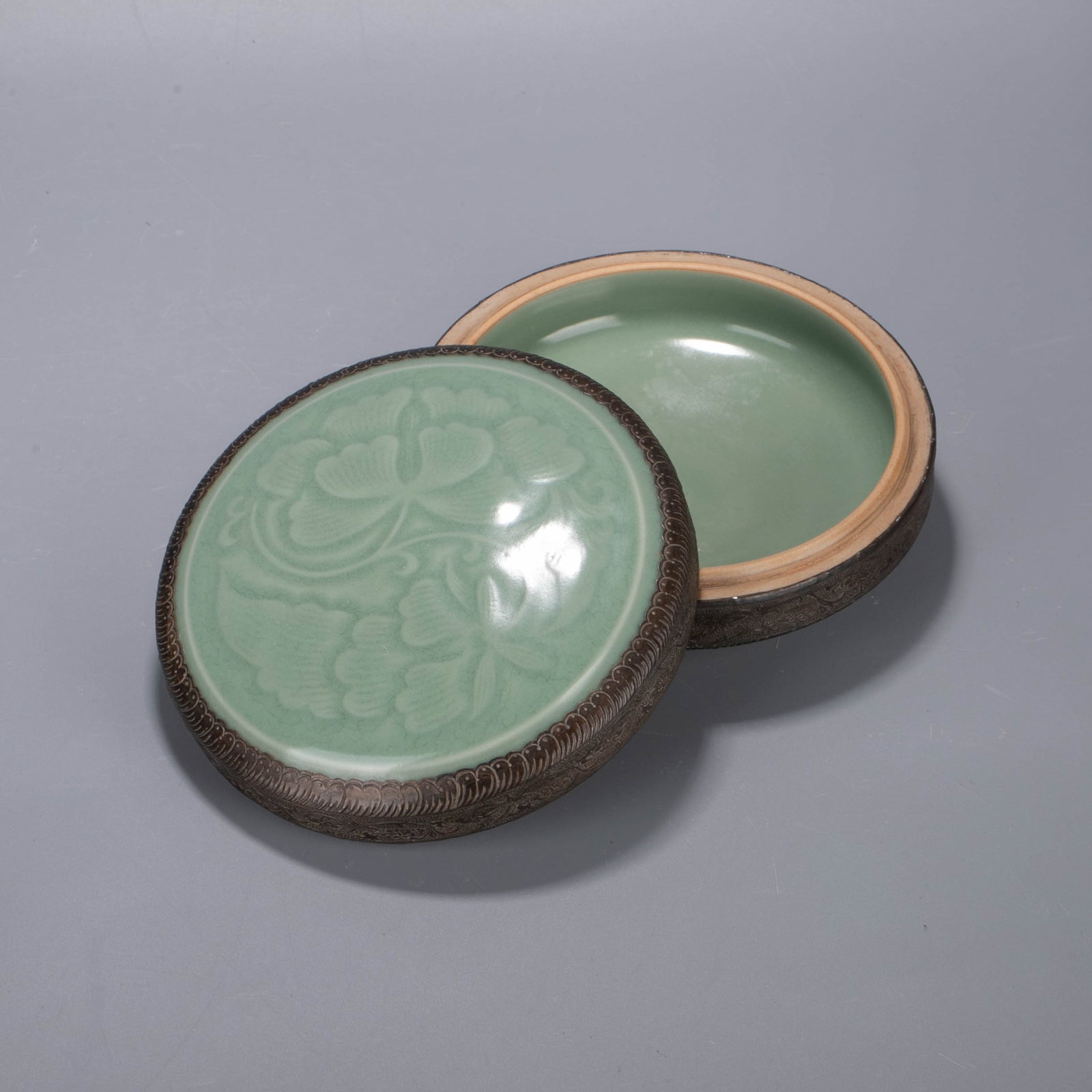 Longquan celadon incense box - 2