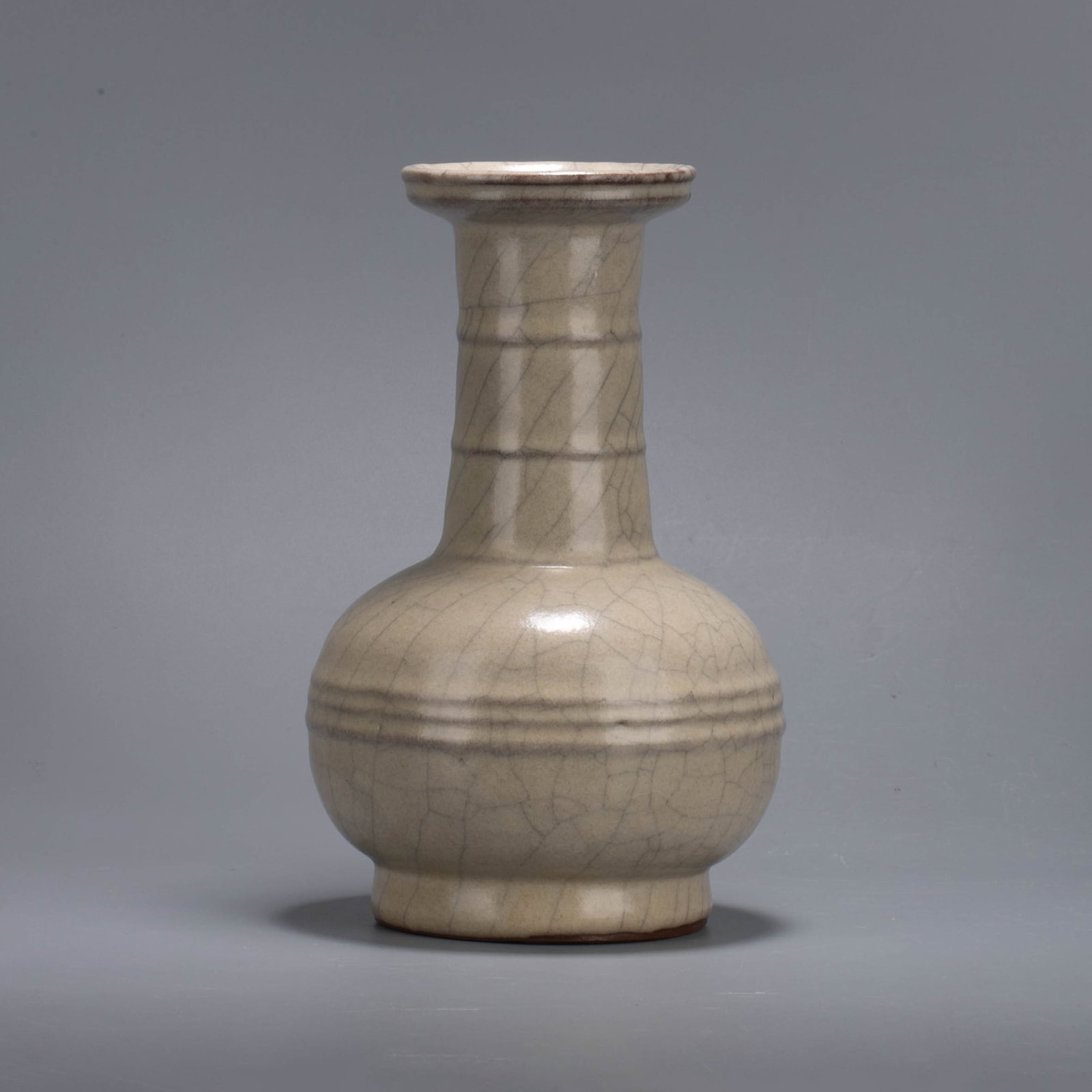 Song Dynasty Ge Kiln String Pattern Vase (1 of 6)