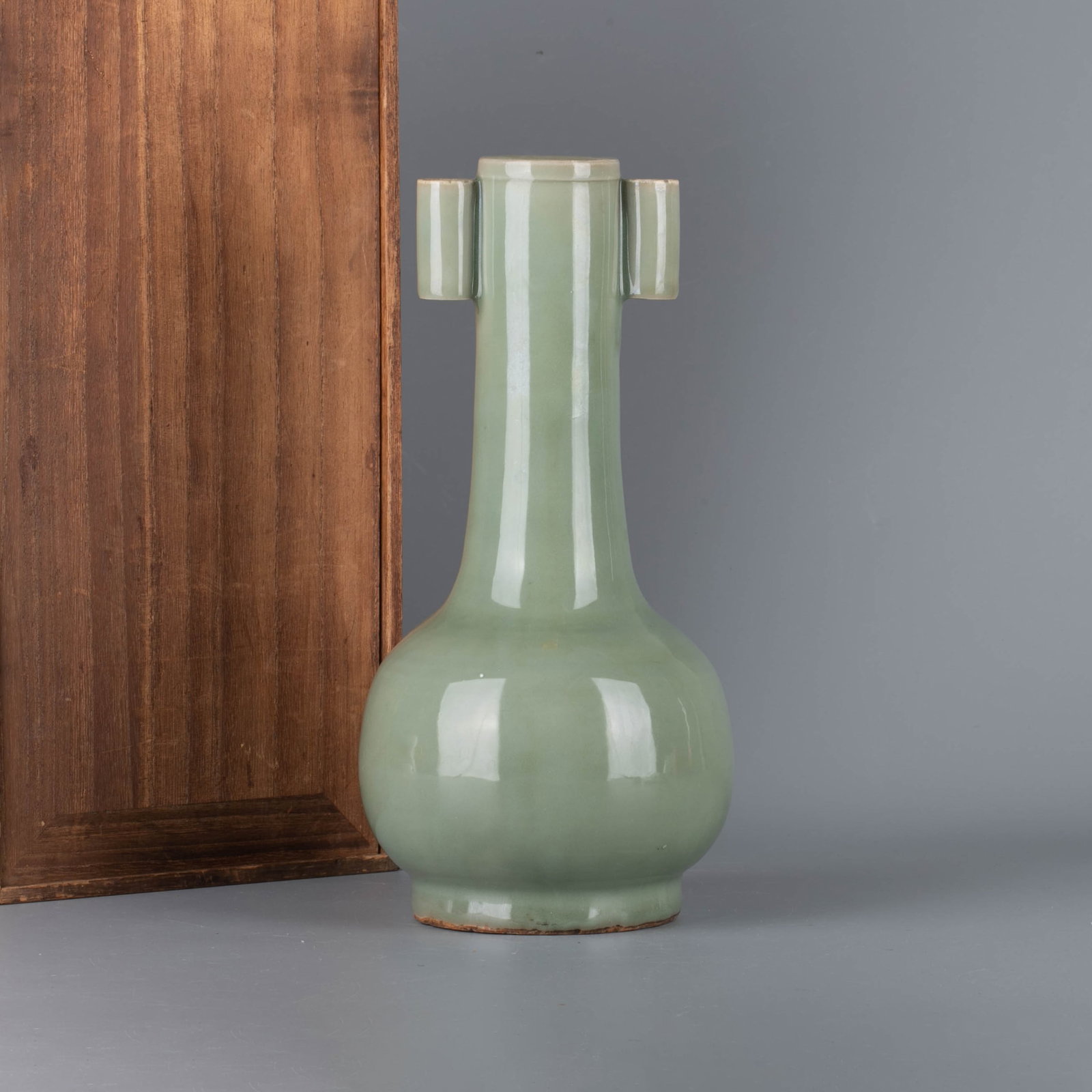 Southern Song Dynasty Longquan Celadon Vase: Southern Song Dynasty Longquan Celadon Vase