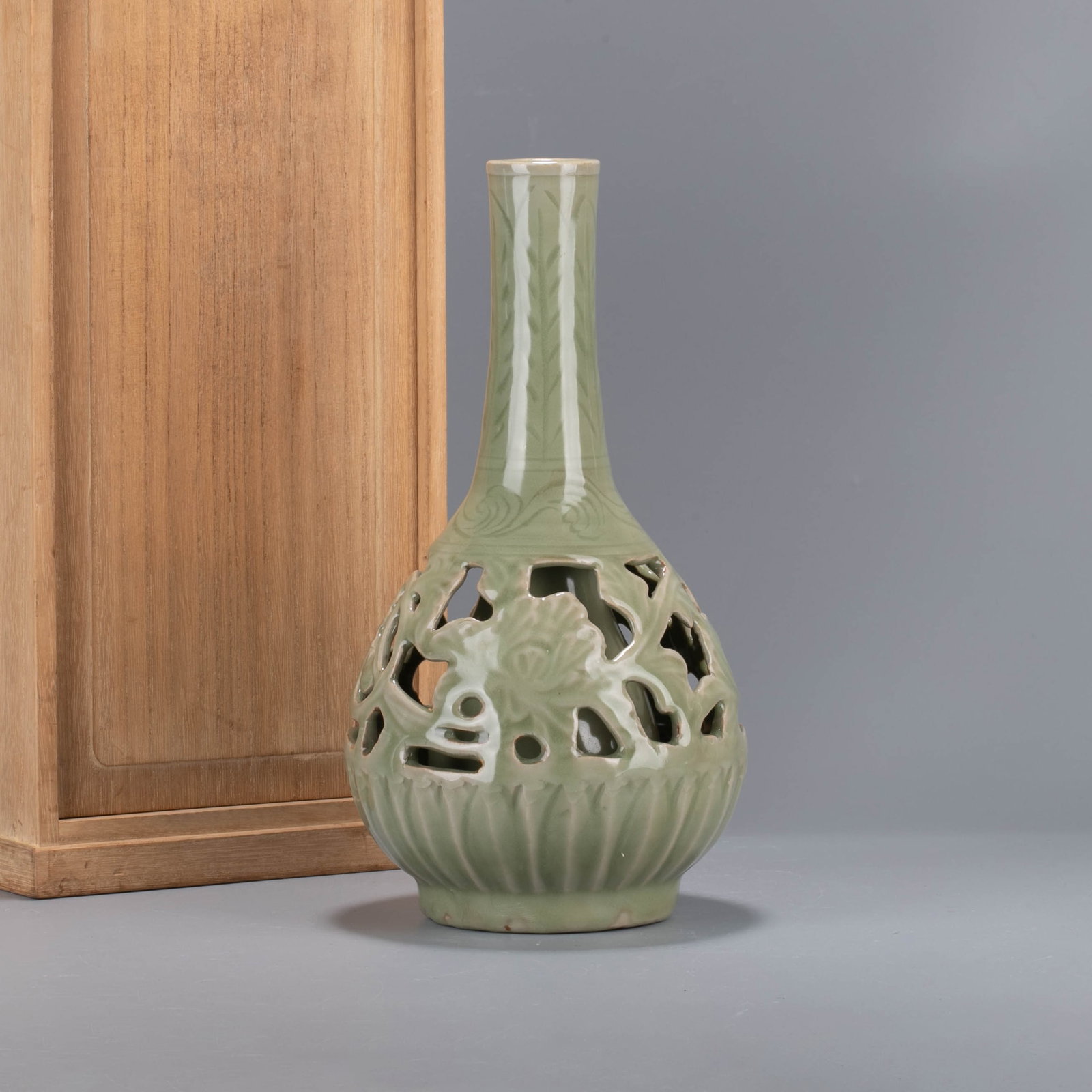 Yuan Longquan celadon hollow vase with peony pattern: Yuan Longquan celadon hollow vase with peony pattern