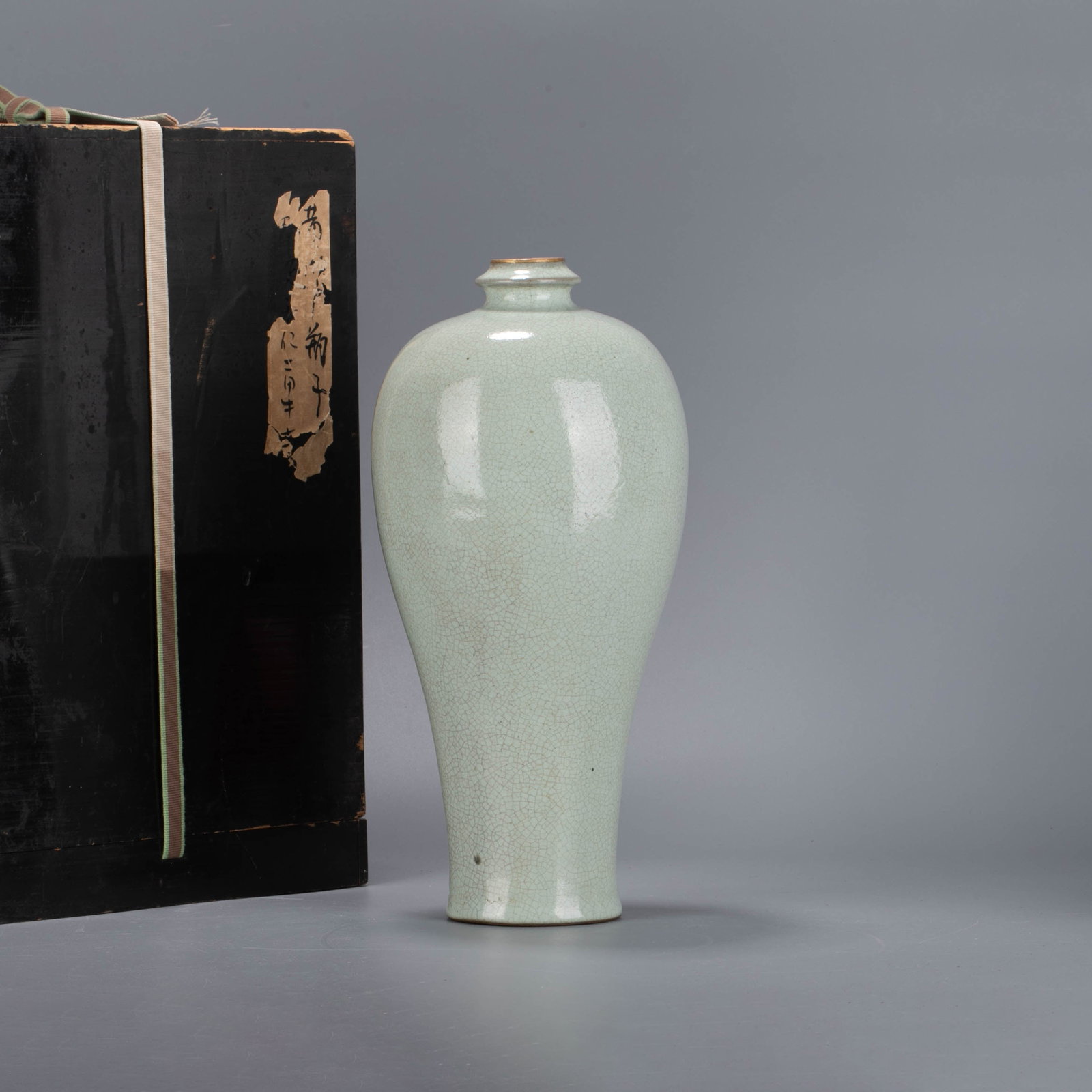 Song Dynasty celadon meiping vase: Song Dynasty celadon meiping vase