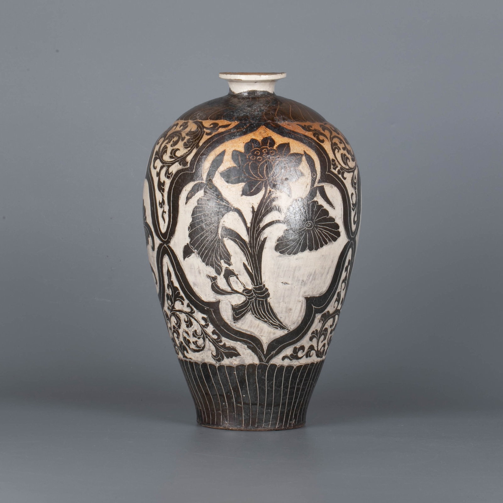 Song Dynasty Cizhou kiln deer pattern meiping vase (1 of 6)