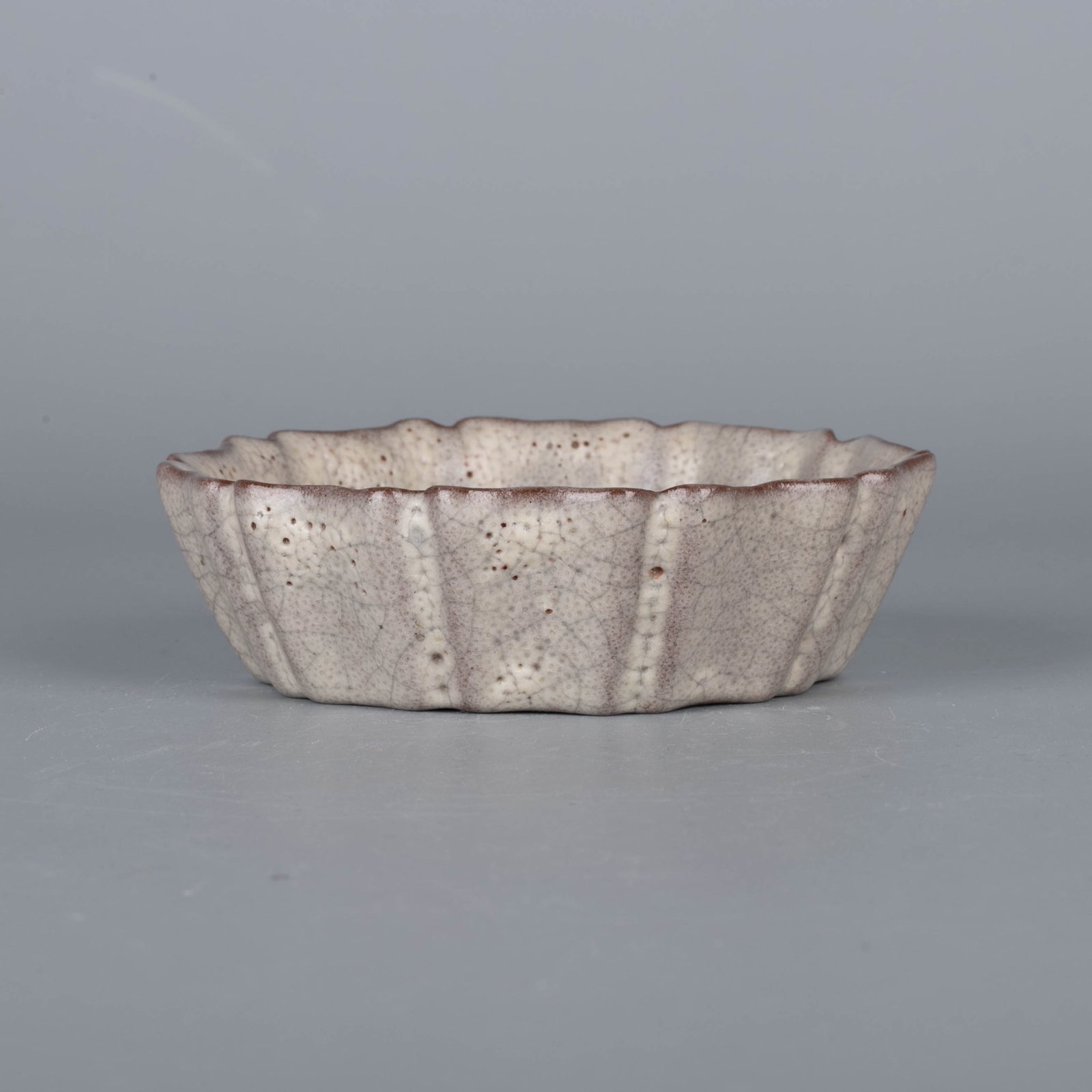Song Dynasty official kiln lobed rimbrush washer (1 of 7)