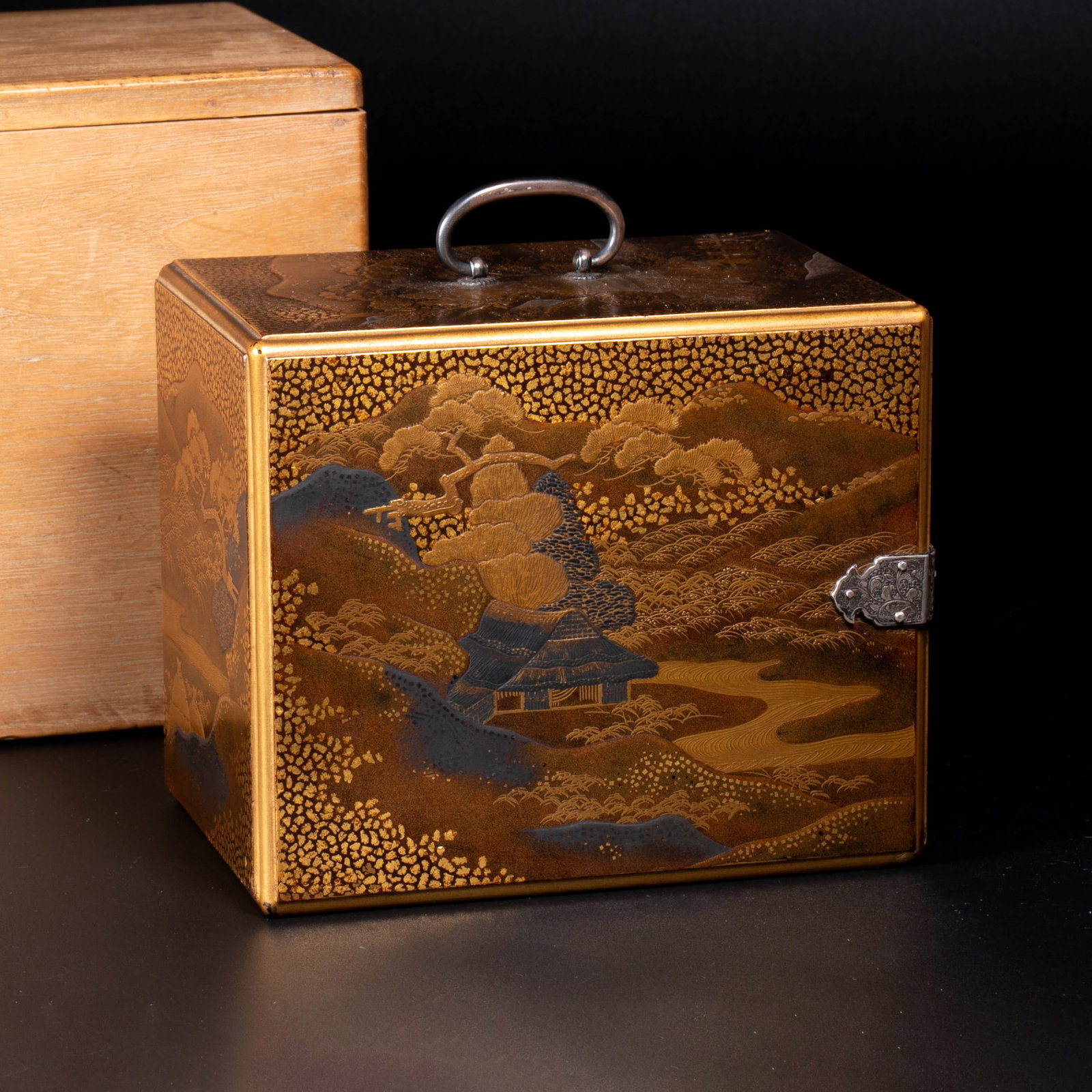 Meiji Period Japanese Golden Pear Landscape Painted Tanzanite: This is a Meiji period Japanese lacquerware jewelry storage box with Kanashi-style landscape painting.The box body is made of dark lacquer as the base, and the surface is sprinkled with gold pear to c
