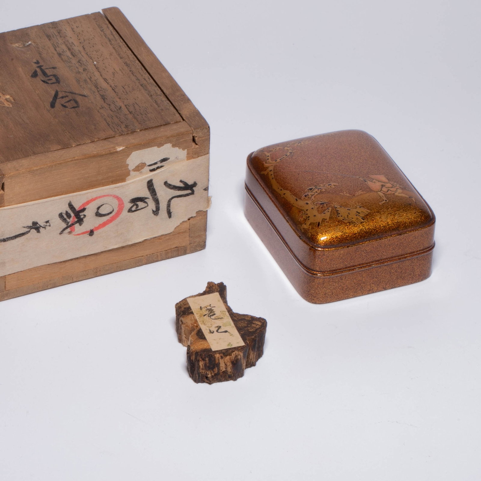 Agarwood with gold maki painted incense: Agarwood with gold maki painted incense