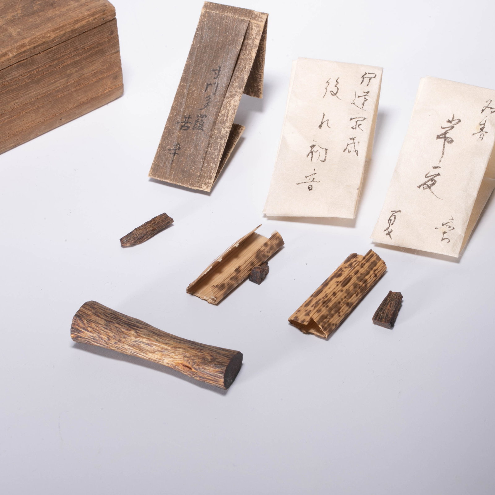 Agarwood 4 points (1 of 6)