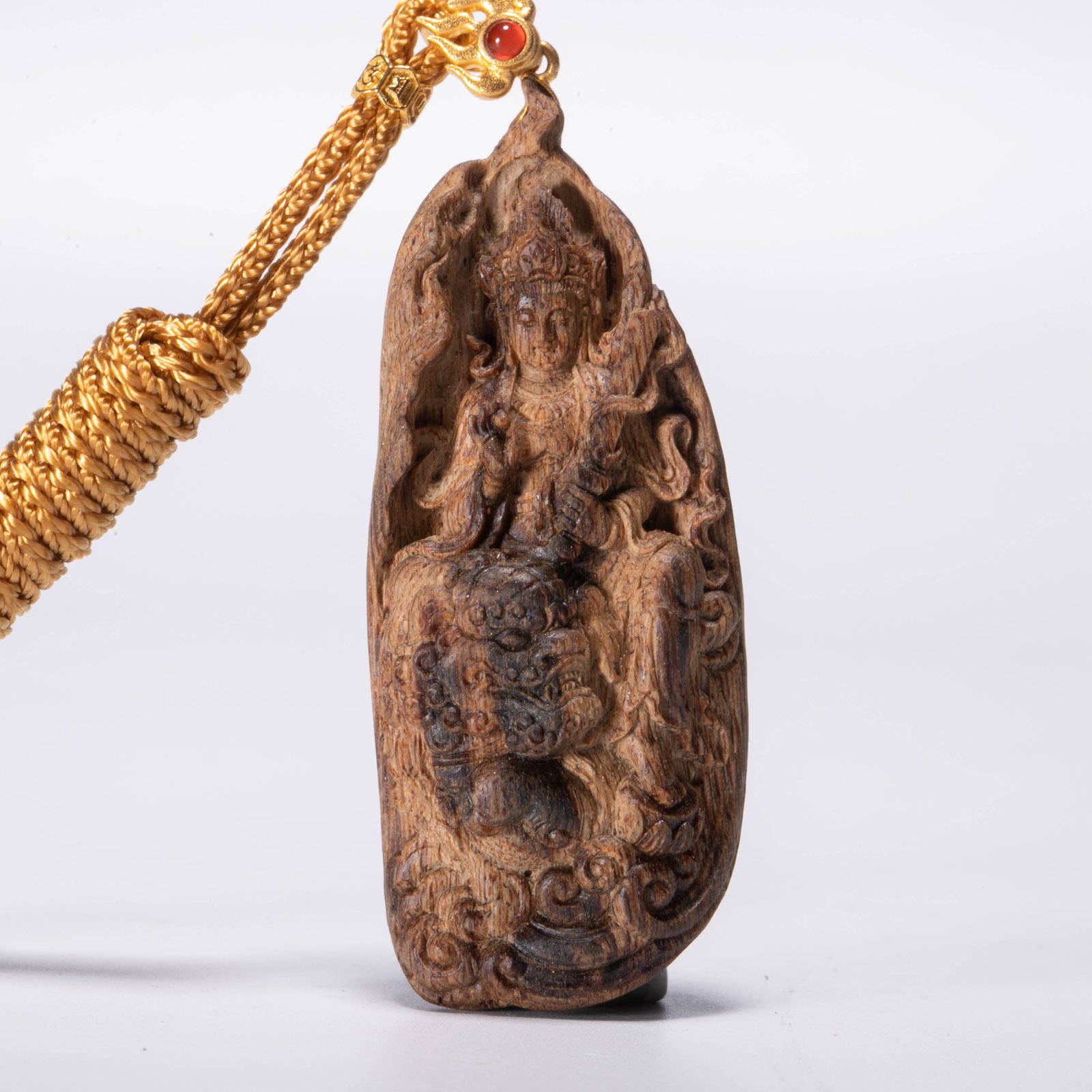 Jia Luo (Qi Nan) Manjusri Bodhisattva Sinking Water 8g: This is a Jialuo (Qinan) Manjusri Bodhisattva agarwood carving, weighing about 8 grams, which is the highest level of rare agarwood.The top-grade Jialuo (Qinan) is selected, which is softer, waxier