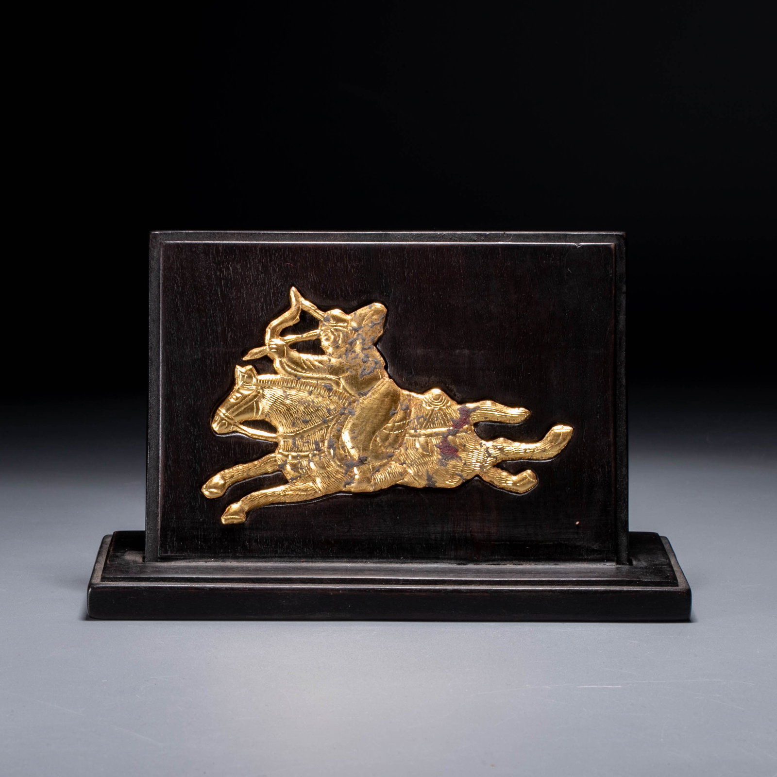 Tang Hu people hunting gold ornaments: Tang Hu people hunting gold ornaments