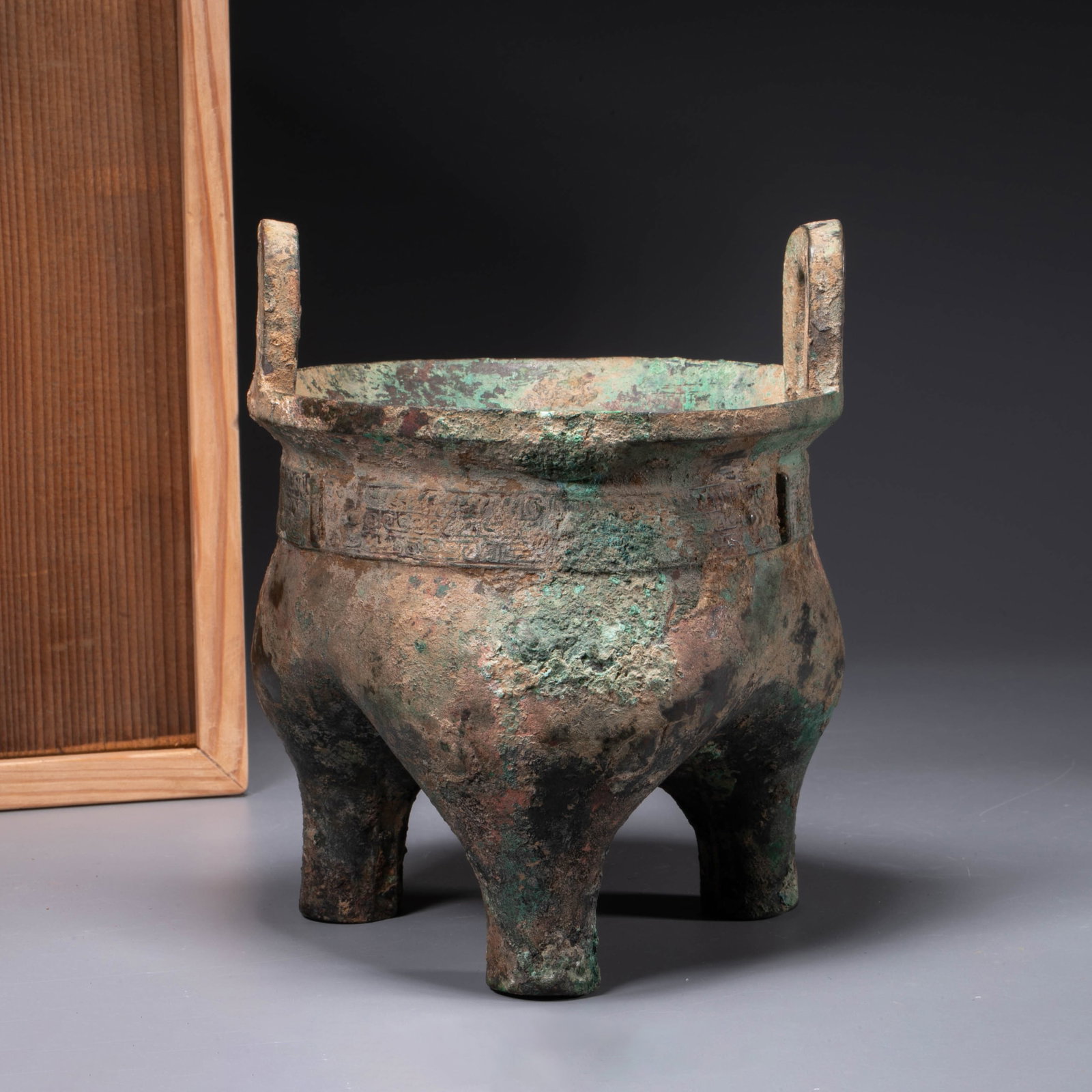 Western Zhou Dynasty Bronze Double-Eared Ge (1 of 10)