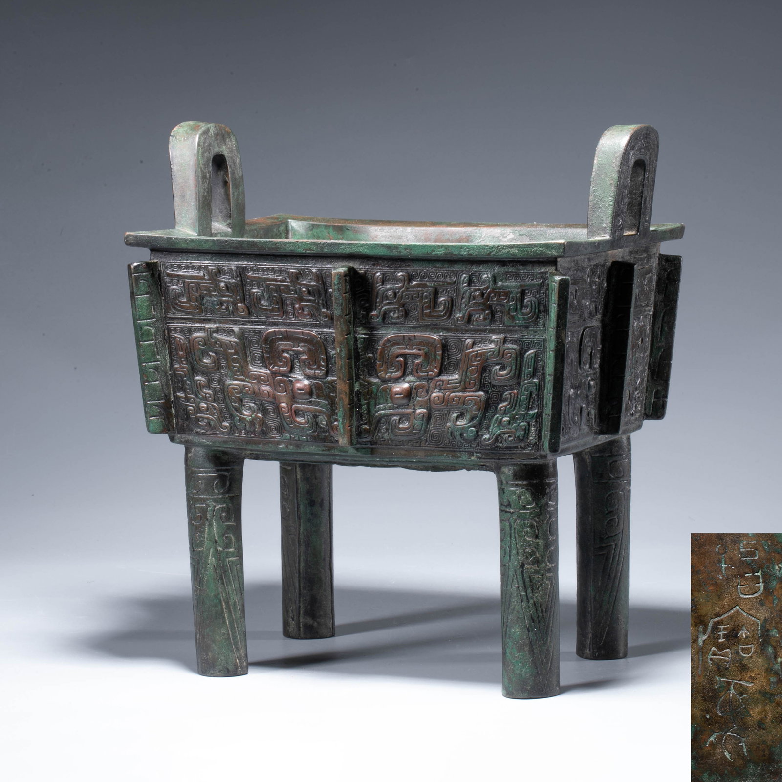 Shang bronze square tripod (1 of 10)