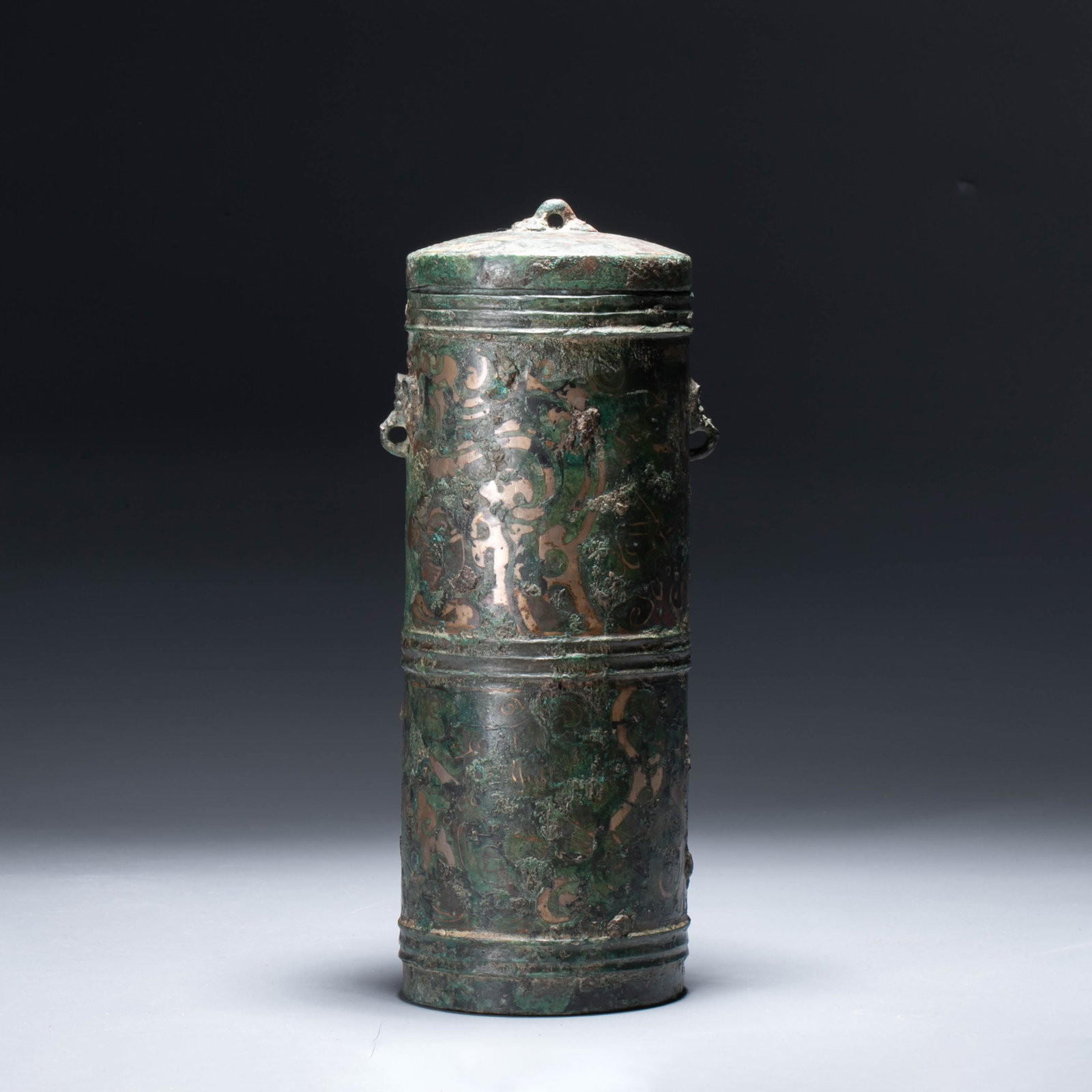 Western Han Dynasty Gilt Bronze Auspicious Beast Yuan with Cloud Pattern: Western Han Dynasty Gilt Bronze Auspicious Beast Yuan with Cloud Pattern