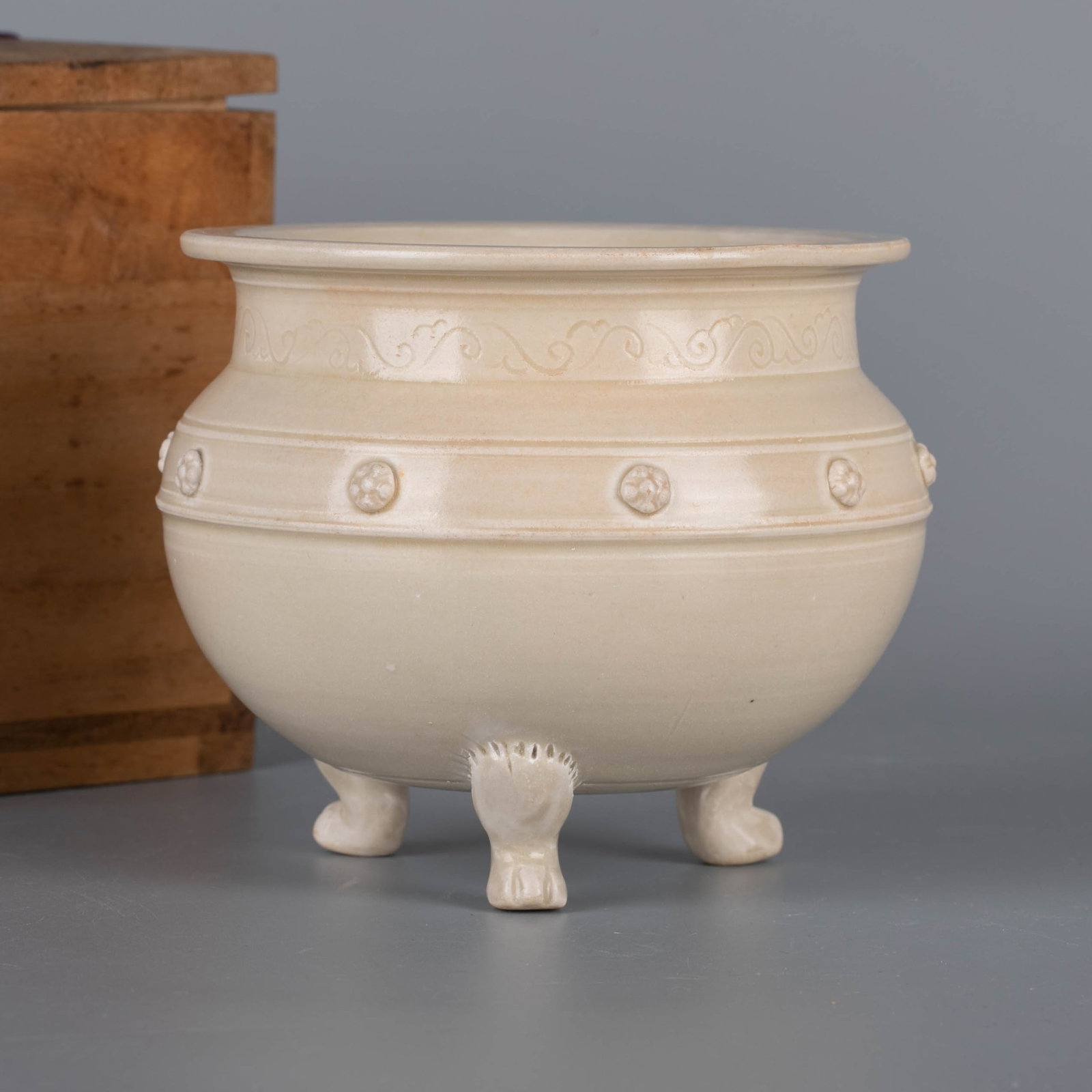 Song Dynasty white wares drum nail tripod stove (1 of 7)