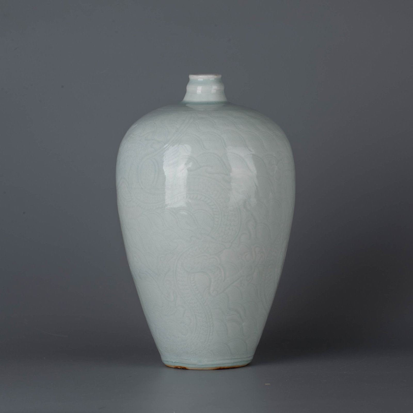 Song Dynasty shadow green dark incised dragon pattern meiping vase (1 of 7)