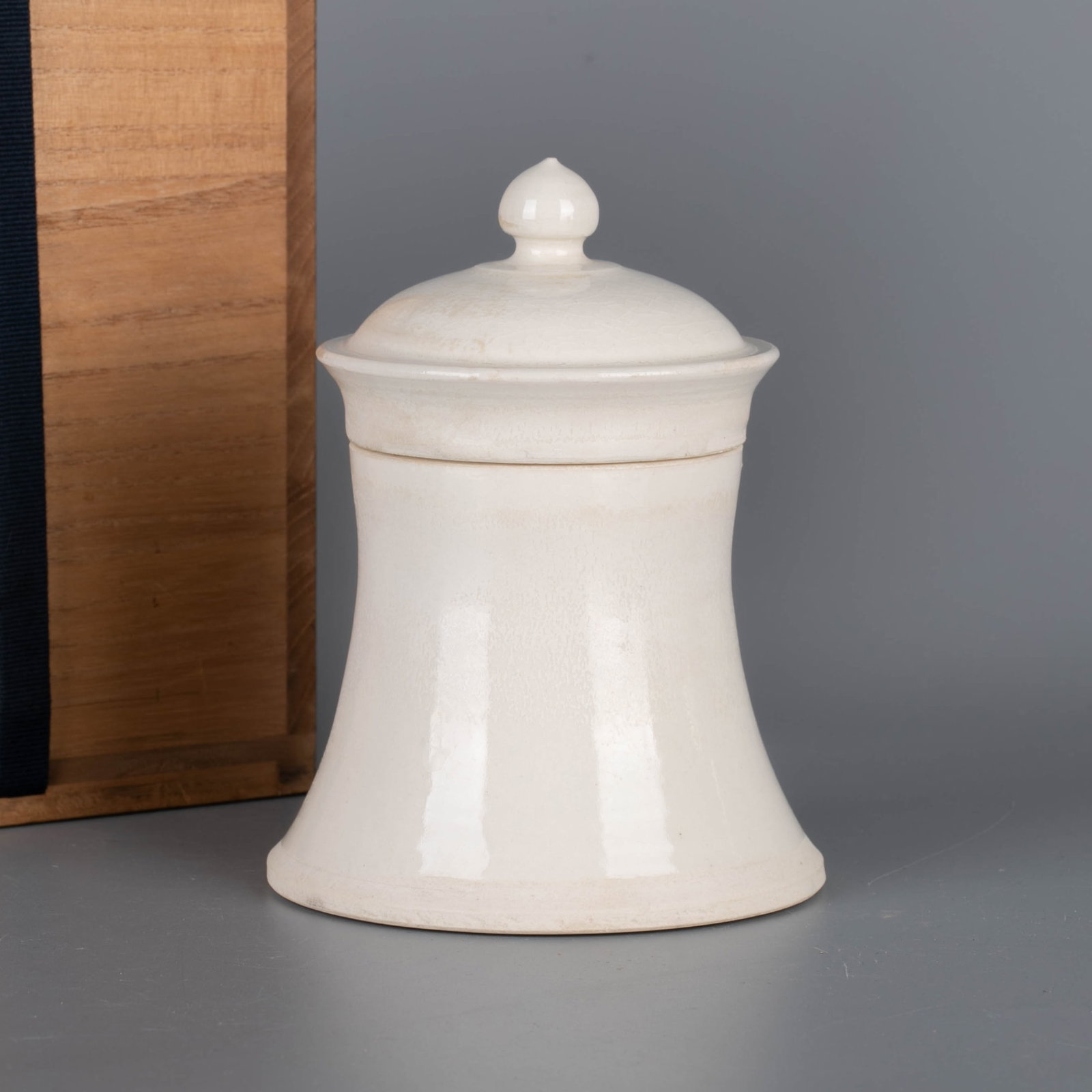 Sui white wares covered kettle (1 of 10)