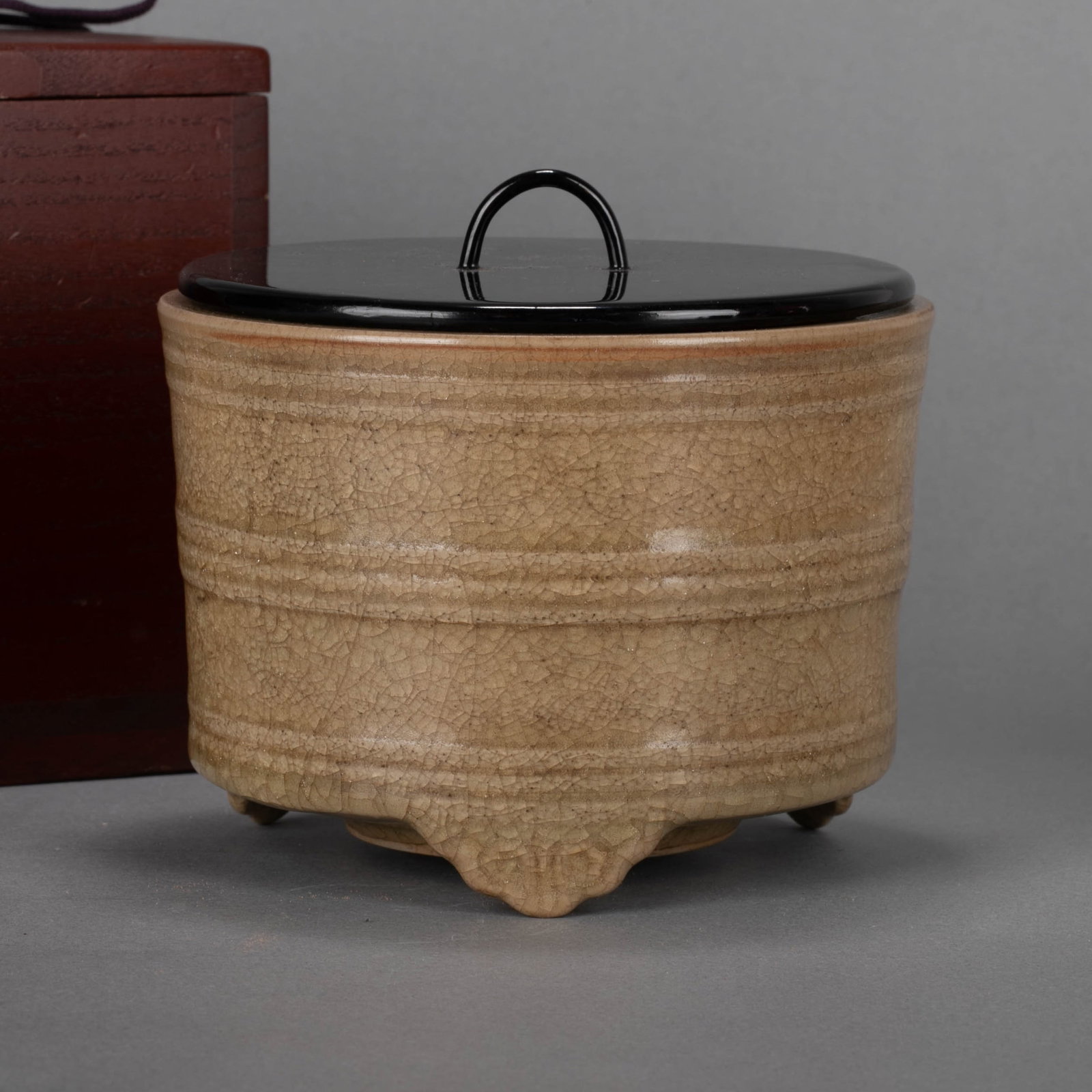Song dynasty beige glazed string pattern incense burner: Song dynasty beige glazed string pattern incense burner