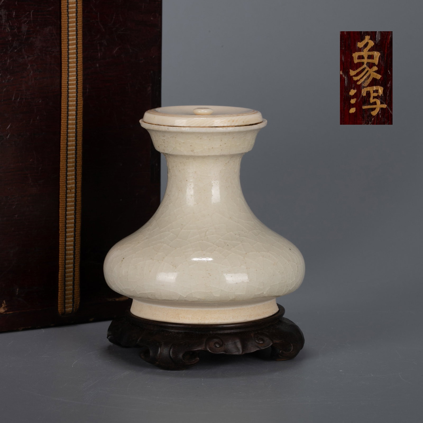 Sui Dynasty white glaze teapot (1 of 10)
