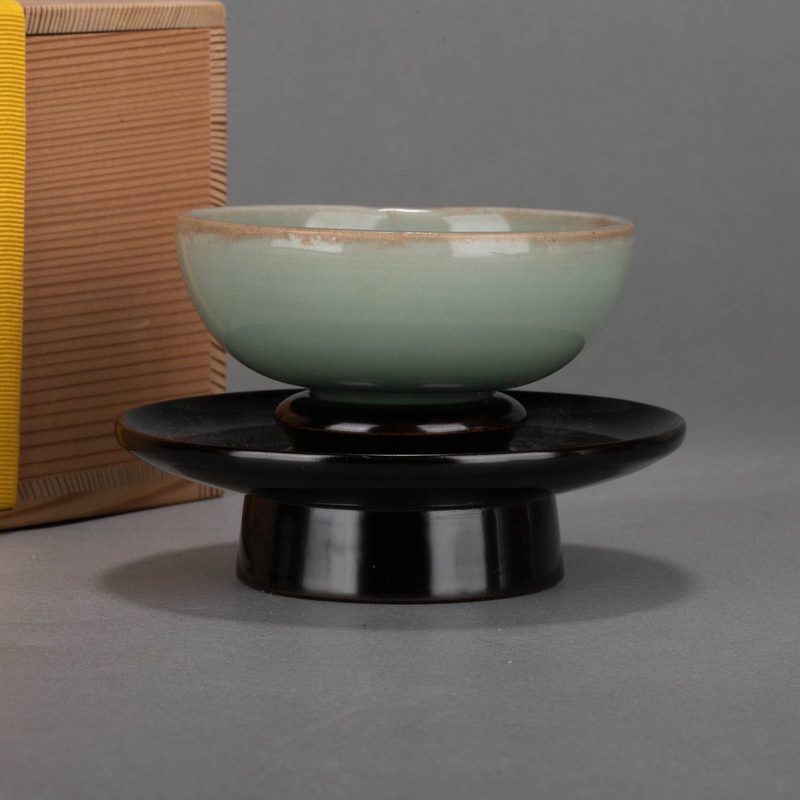 Longquan kiln lobed rim bowl, Song Dynasty (1 of 9)