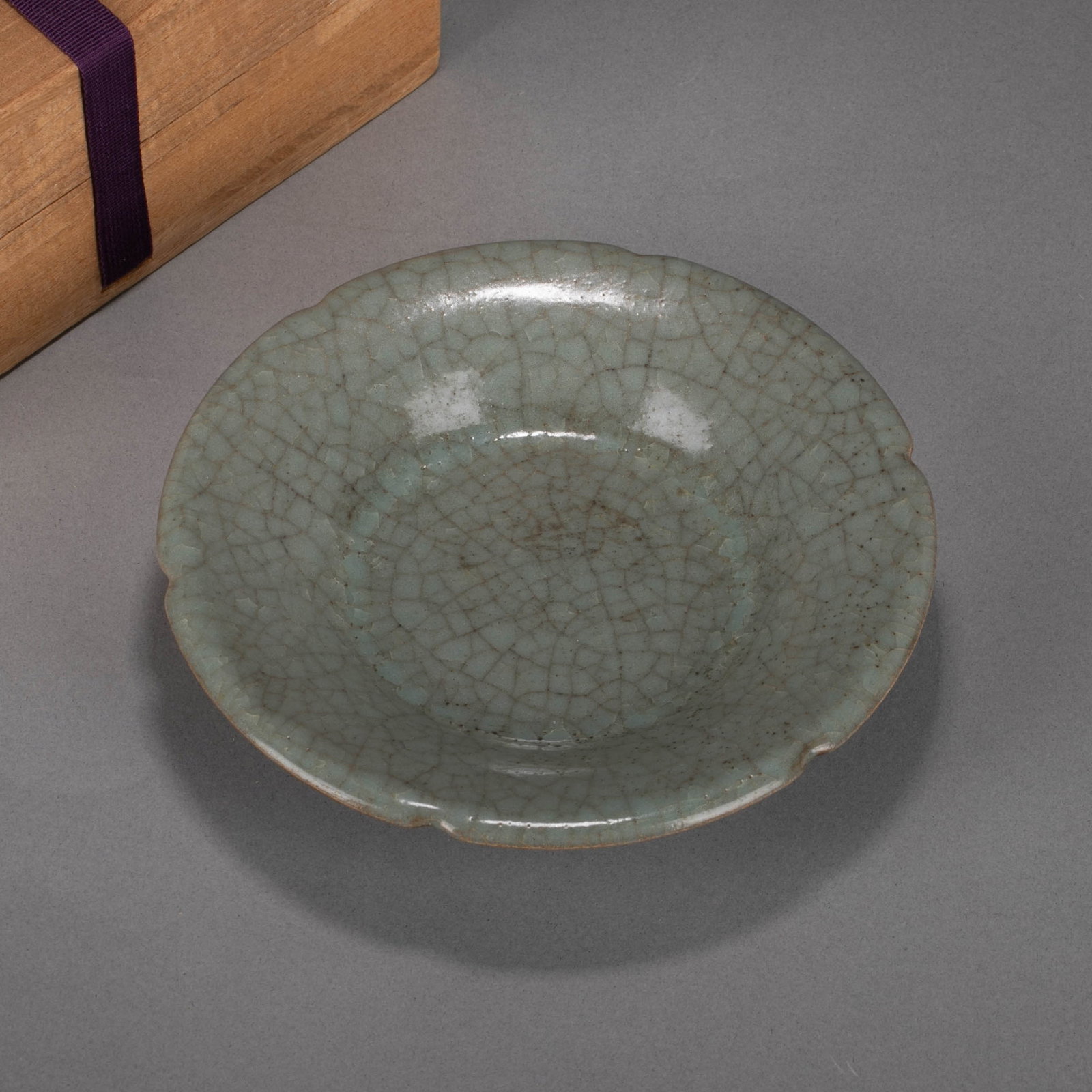 Song Dynasty Guan kiln ice cracked lobed rim dish (1 of 7)