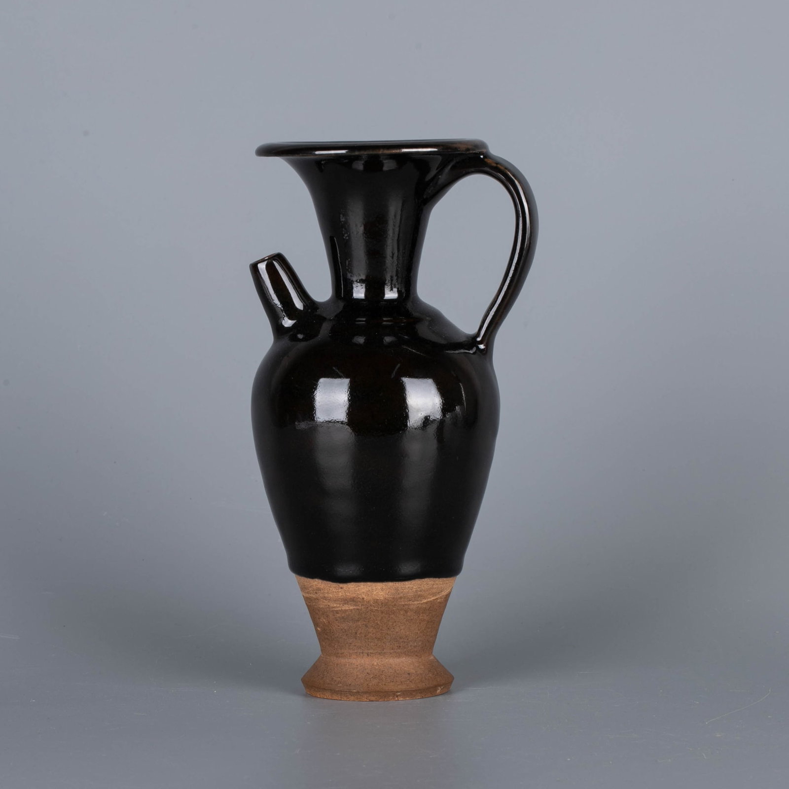 Tang Dynasty Yaozhou kiln water injection: Tang Dynasty Yaozhou kiln water injection