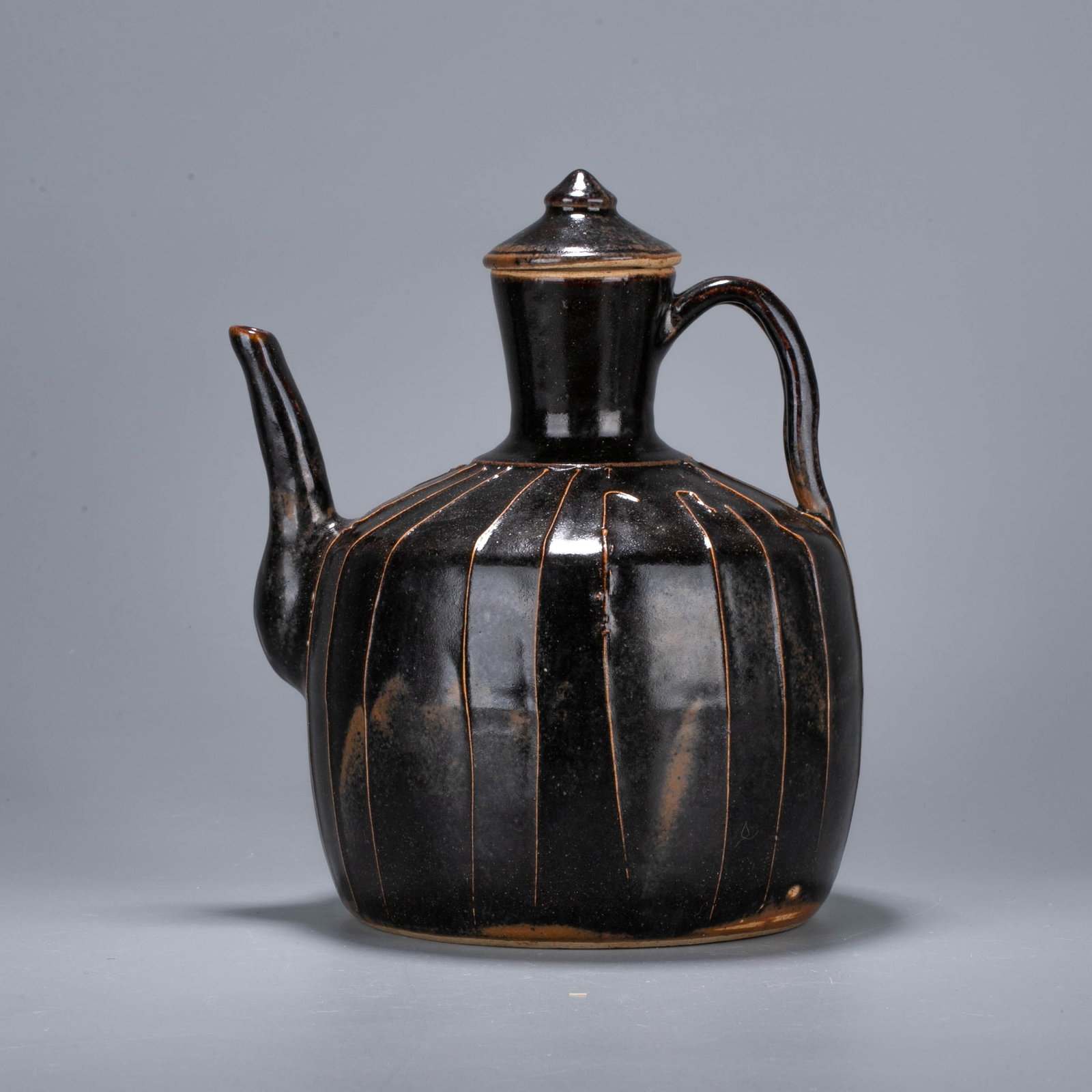 Song black-glazed ware line water injection: Song black-glazed ware line water injection