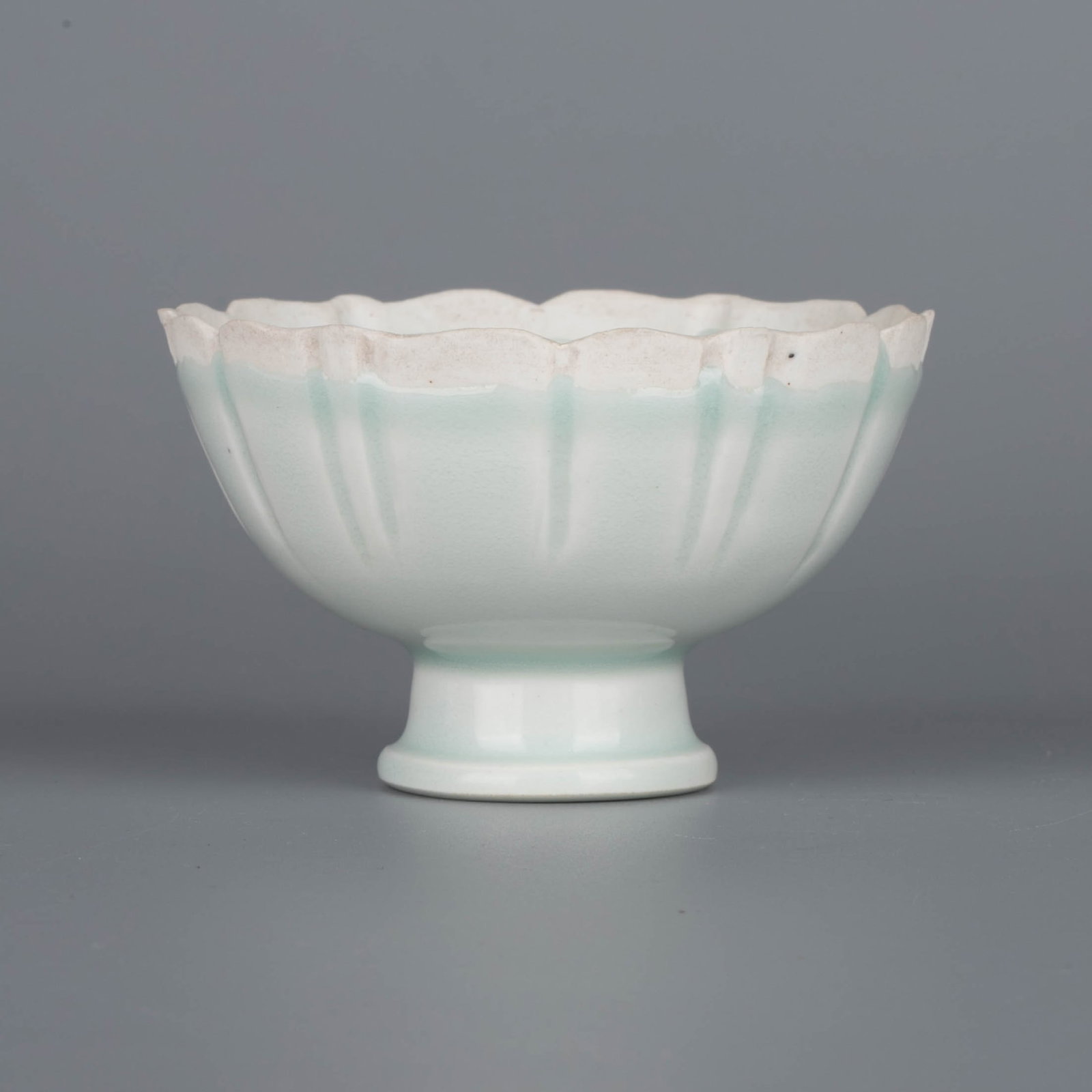 Song Dynasty Hutian kiln shadow celadon lobed rim cup: Song Dynasty Hutian kiln shadow celadon lobed rim cup