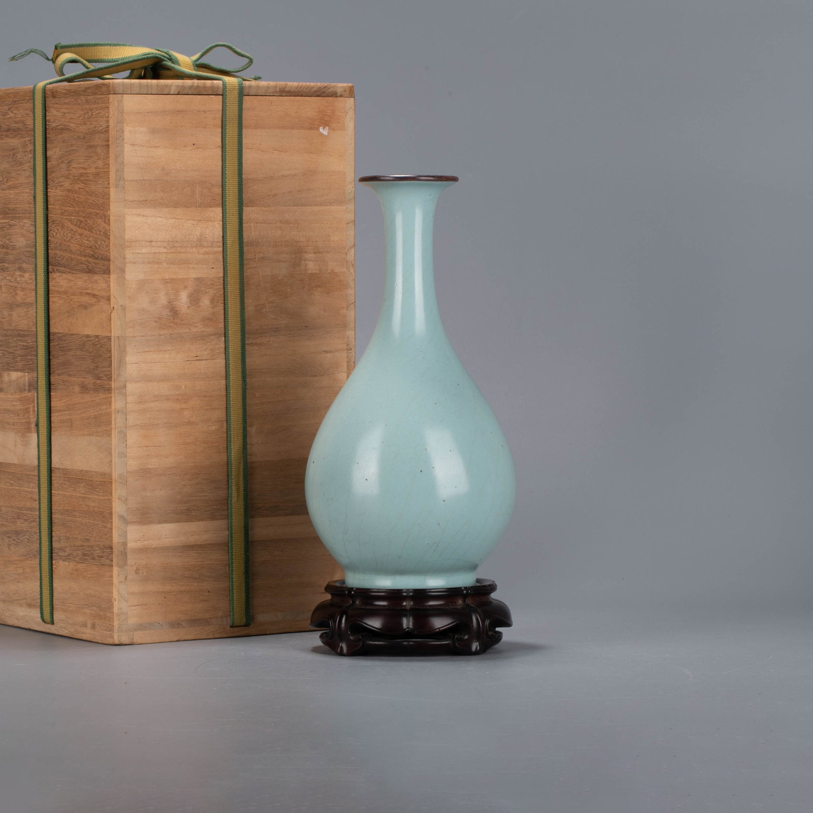 Song Dynasty tianqing glaze jade pot spring vase: Song Dynasty tianqing glaze jade pot spring vase