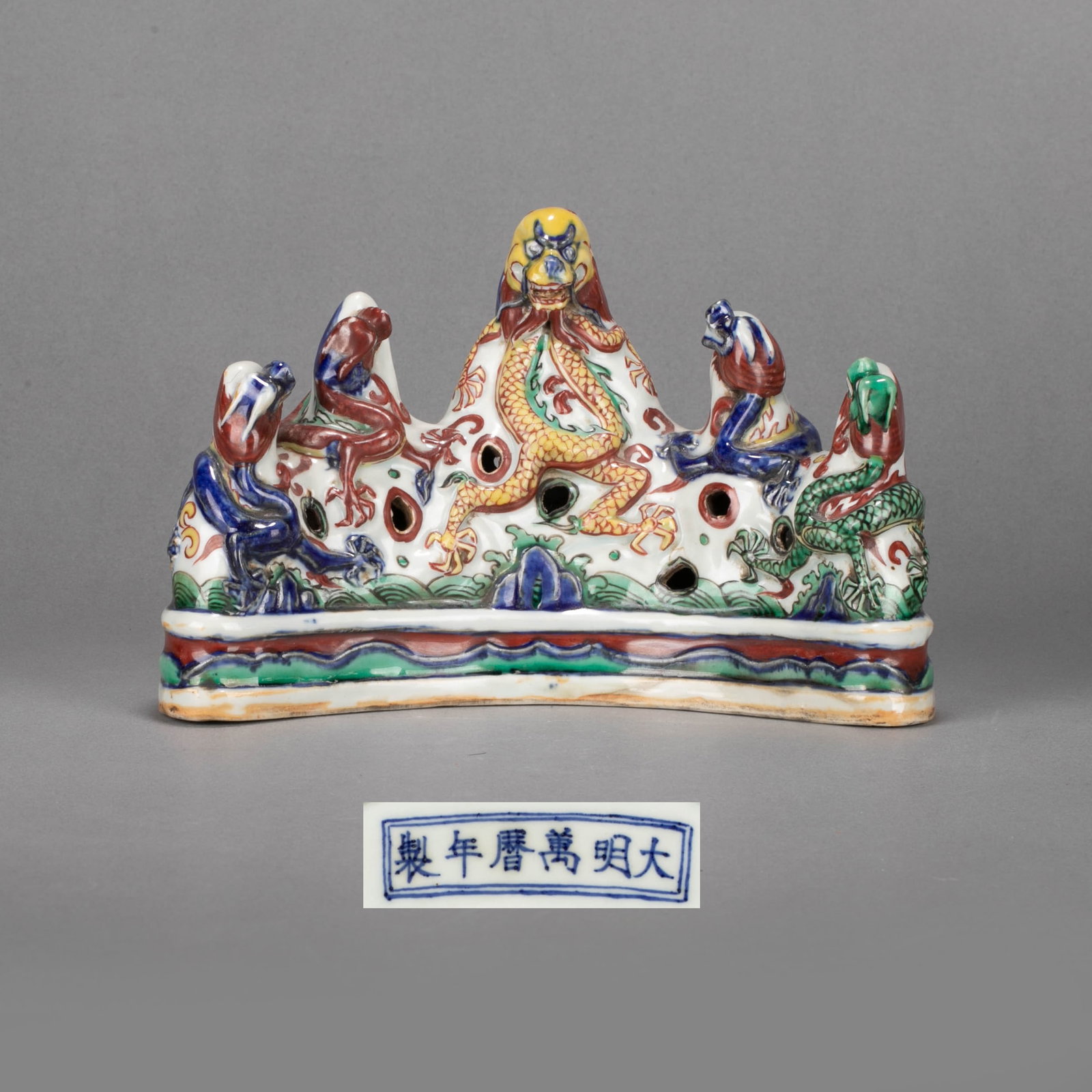 Ming dynasty red painted mountain-shaped pen stand (1 of 6)