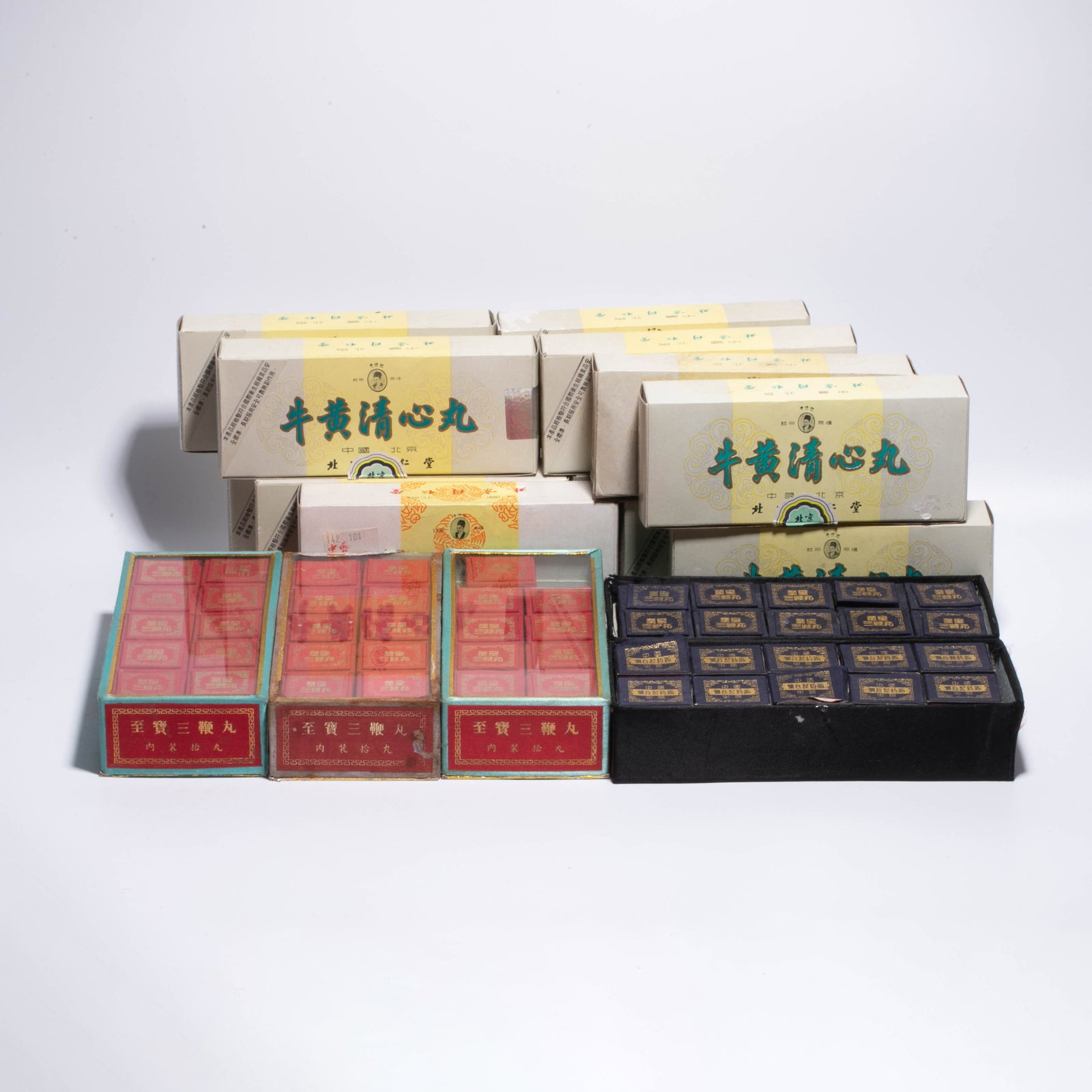 12 boxes of Niuhuang Qingxin Pills, 5 boxes of Sanbian Pills, and 1 box of Dahuoluo Dan (1 of 5)