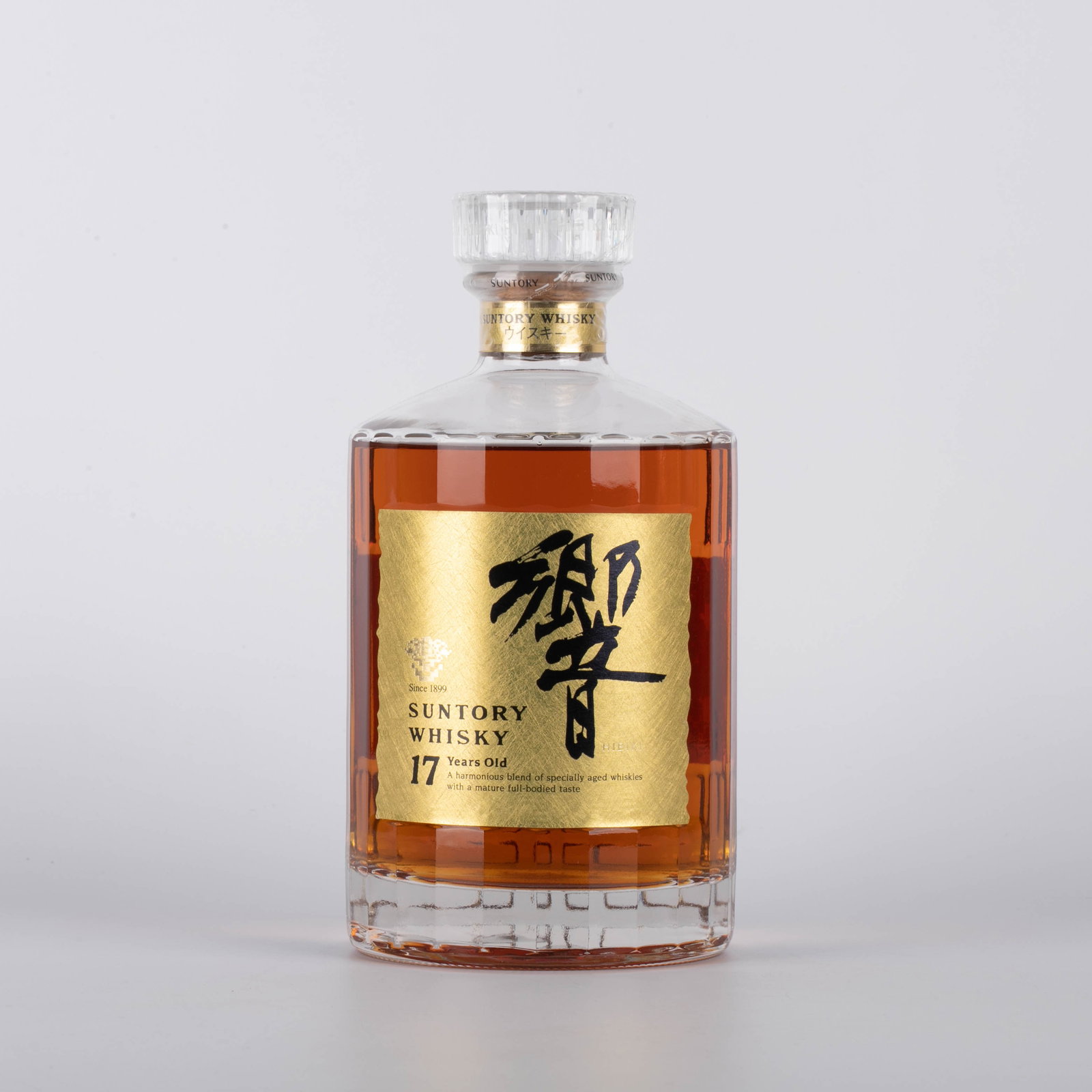 SUNTORY HIBIKI 17 Years Blended Whiskey (1 of 4)
