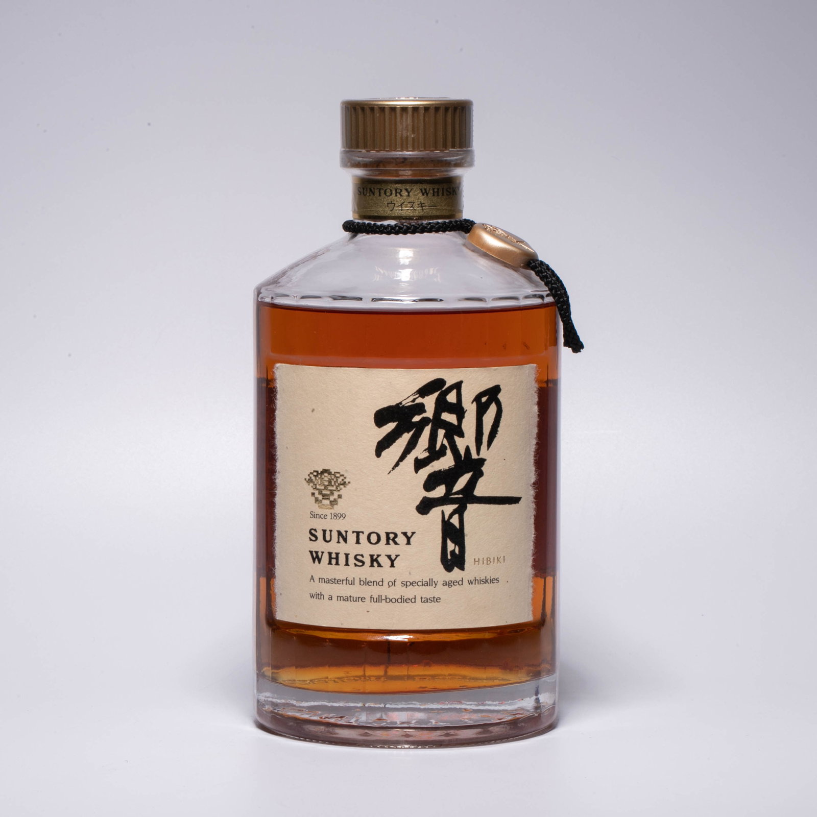 Suntory Hibiki Gold Covered Whiskey (1 of 4)